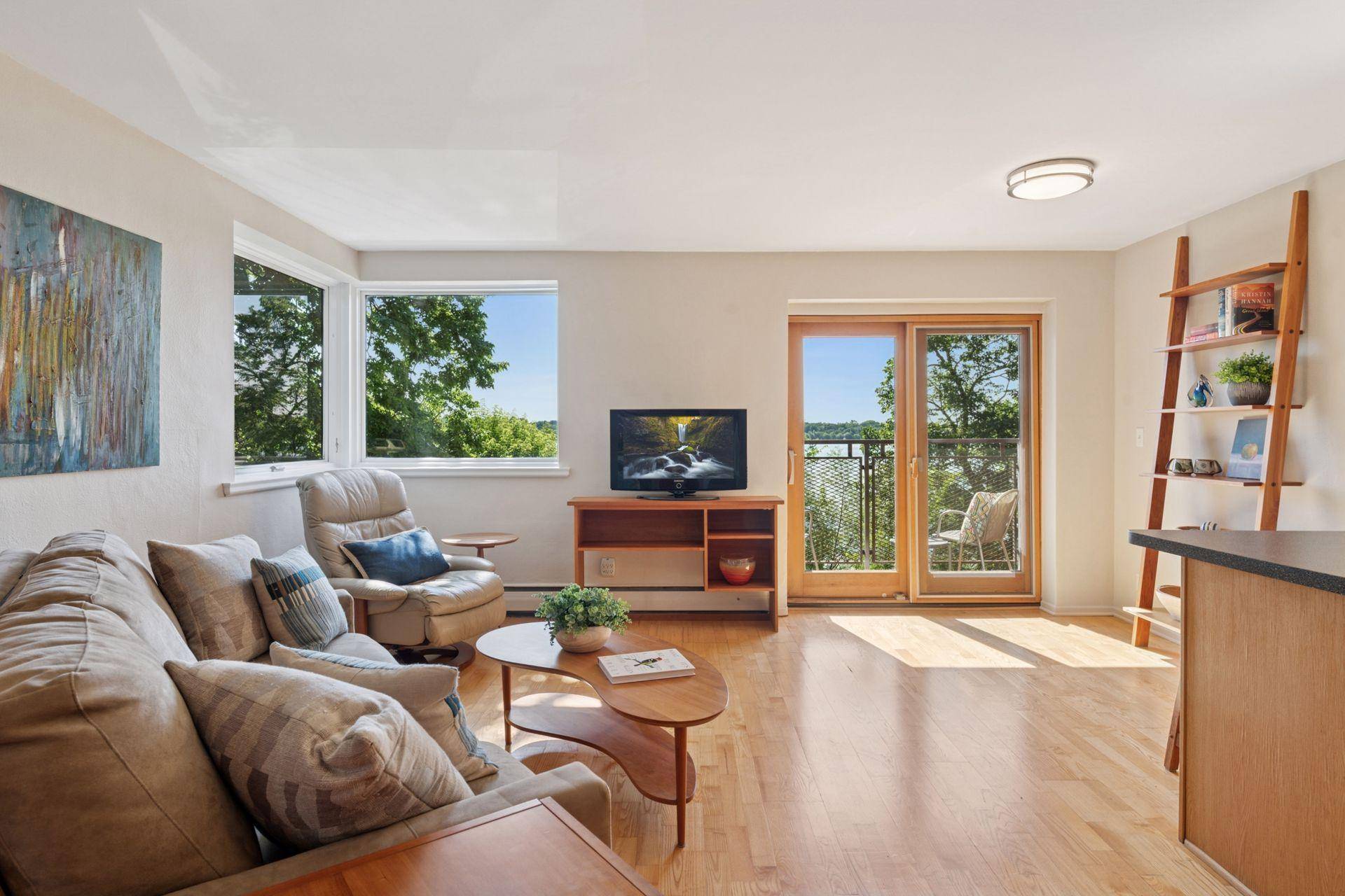 Minneapolis, MN 55410,4430 W Lake Harriet Pkwy #202