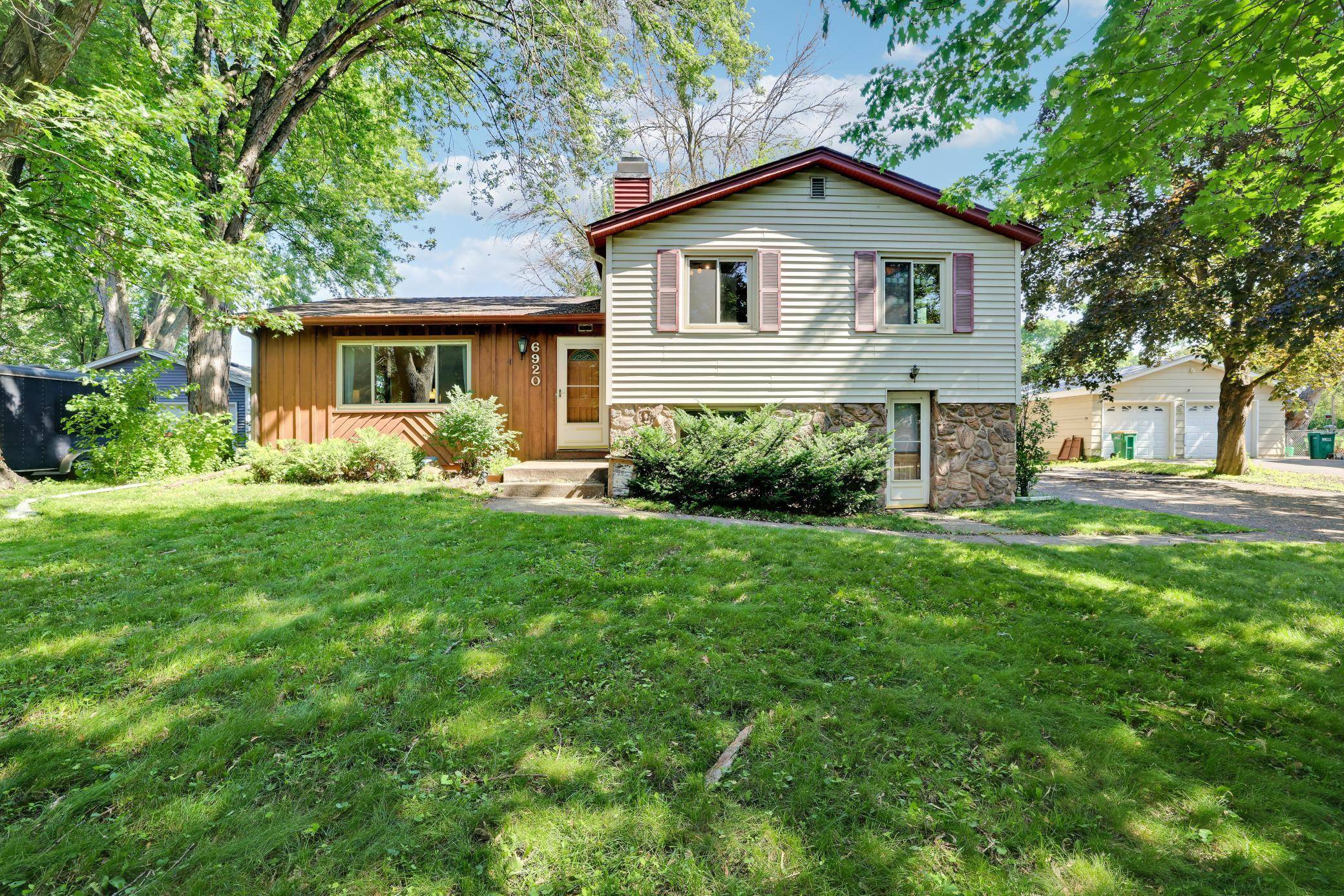Oakdale, MN 55128,6920 35th ST N