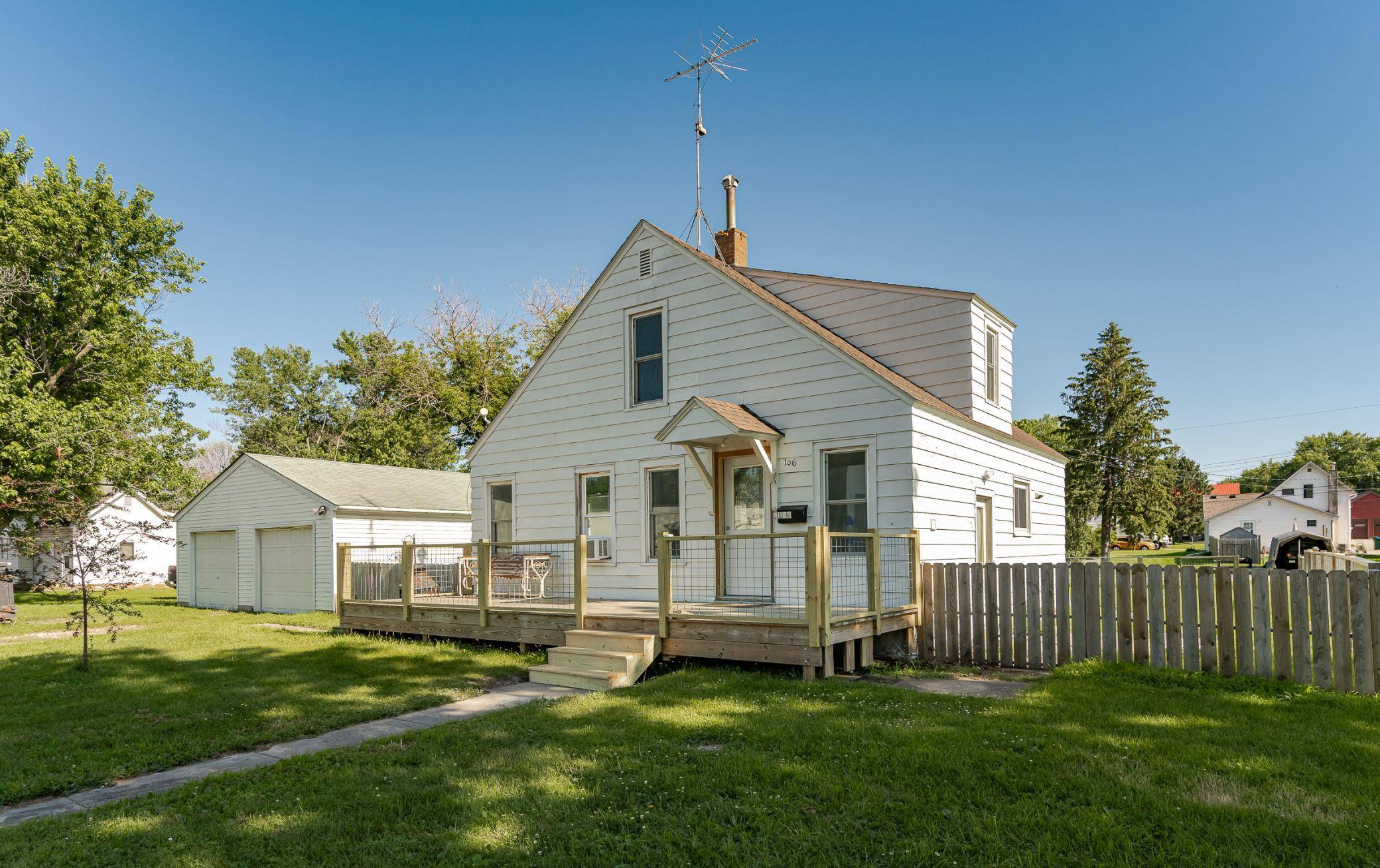 Adams, MN 55909,106 SW Commerce ST