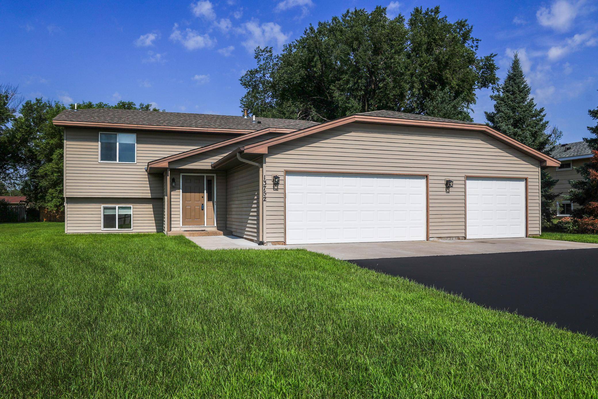 Andover, MN 55304,13752 Round Lake BLVD NW