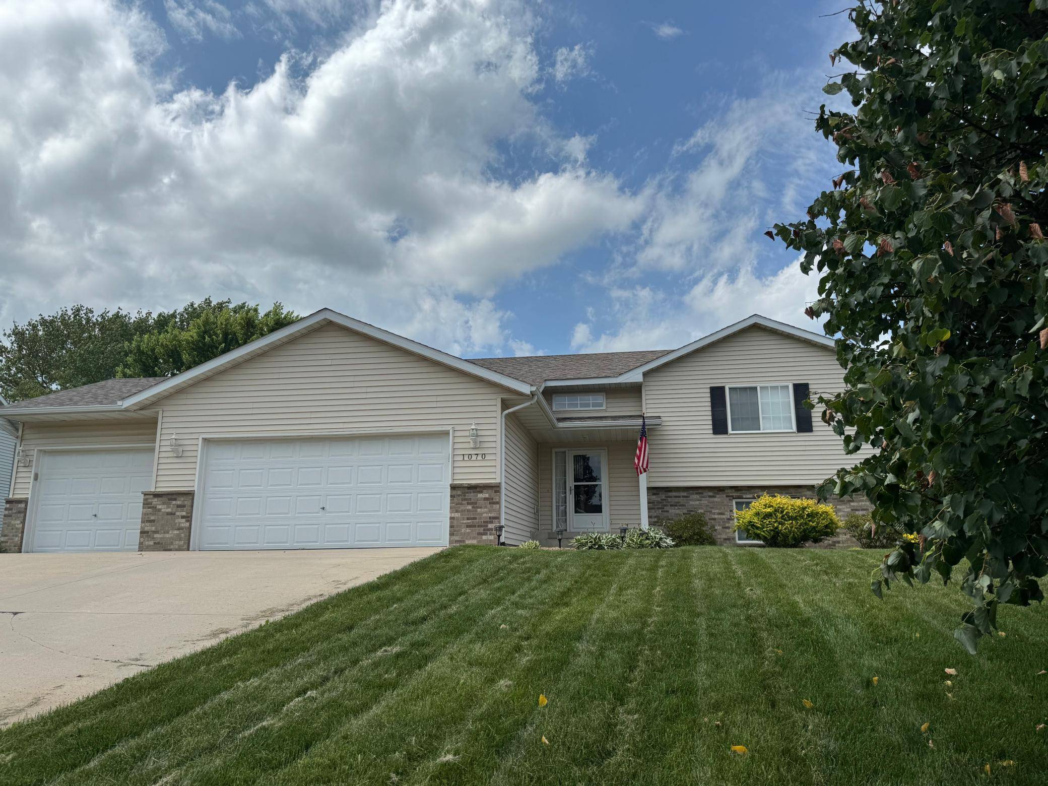 Owatonna, MN 55060,1070 20th ST NE