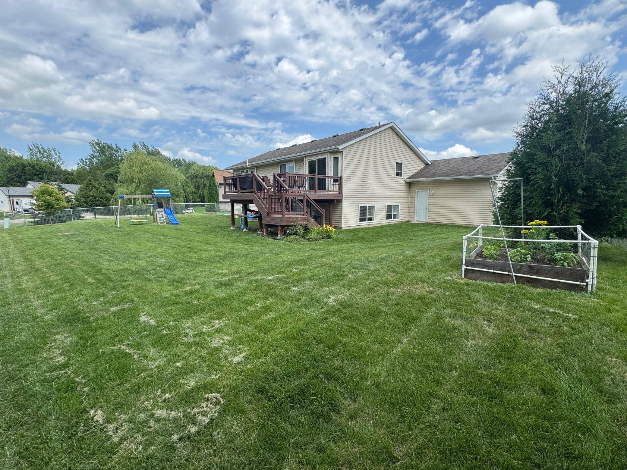 Owatonna, MN 55060,1070 20th ST NE