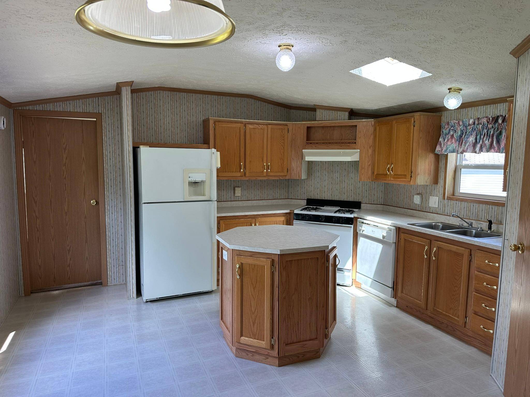 Stewartville, MN 55976,509 22 1/2 ST NW