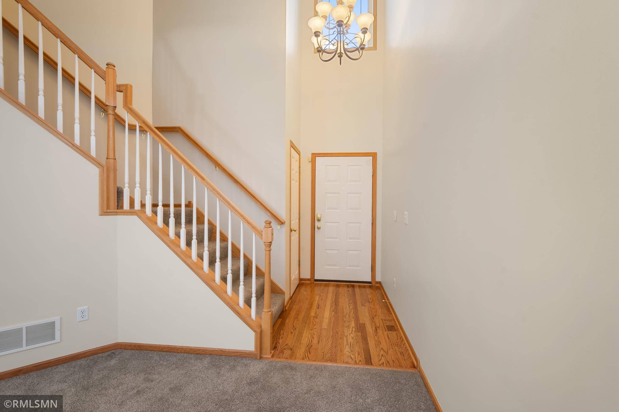 Eden Prairie, MN 55347,15841 Porchlight LN