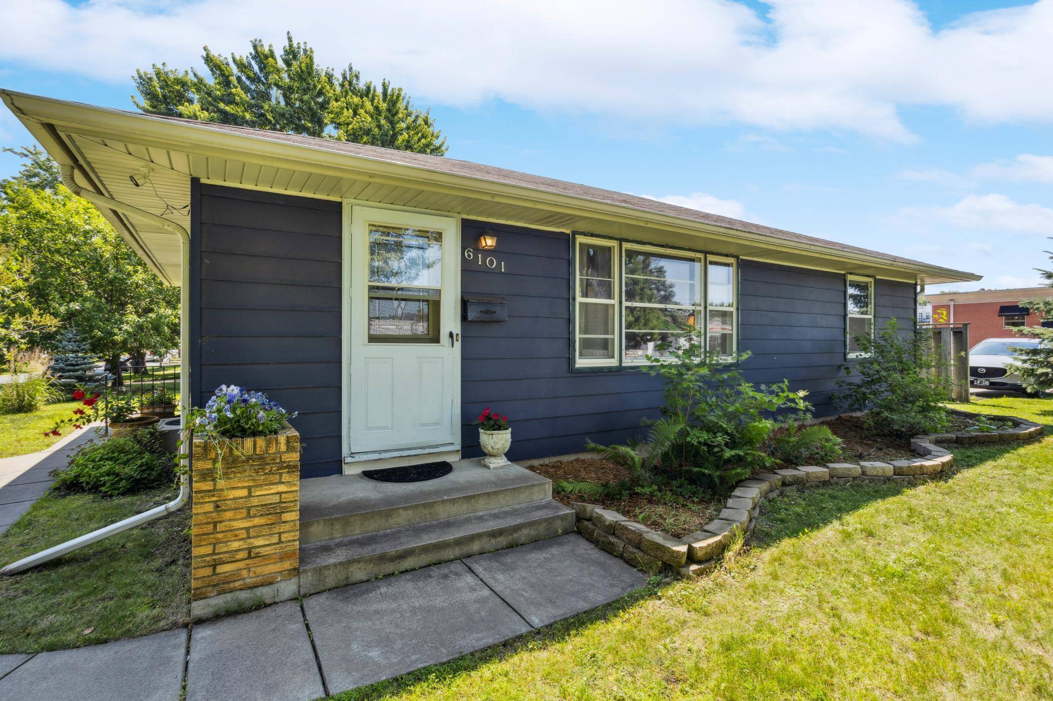 Edina, MN 55424,6101 Wooddale AVE