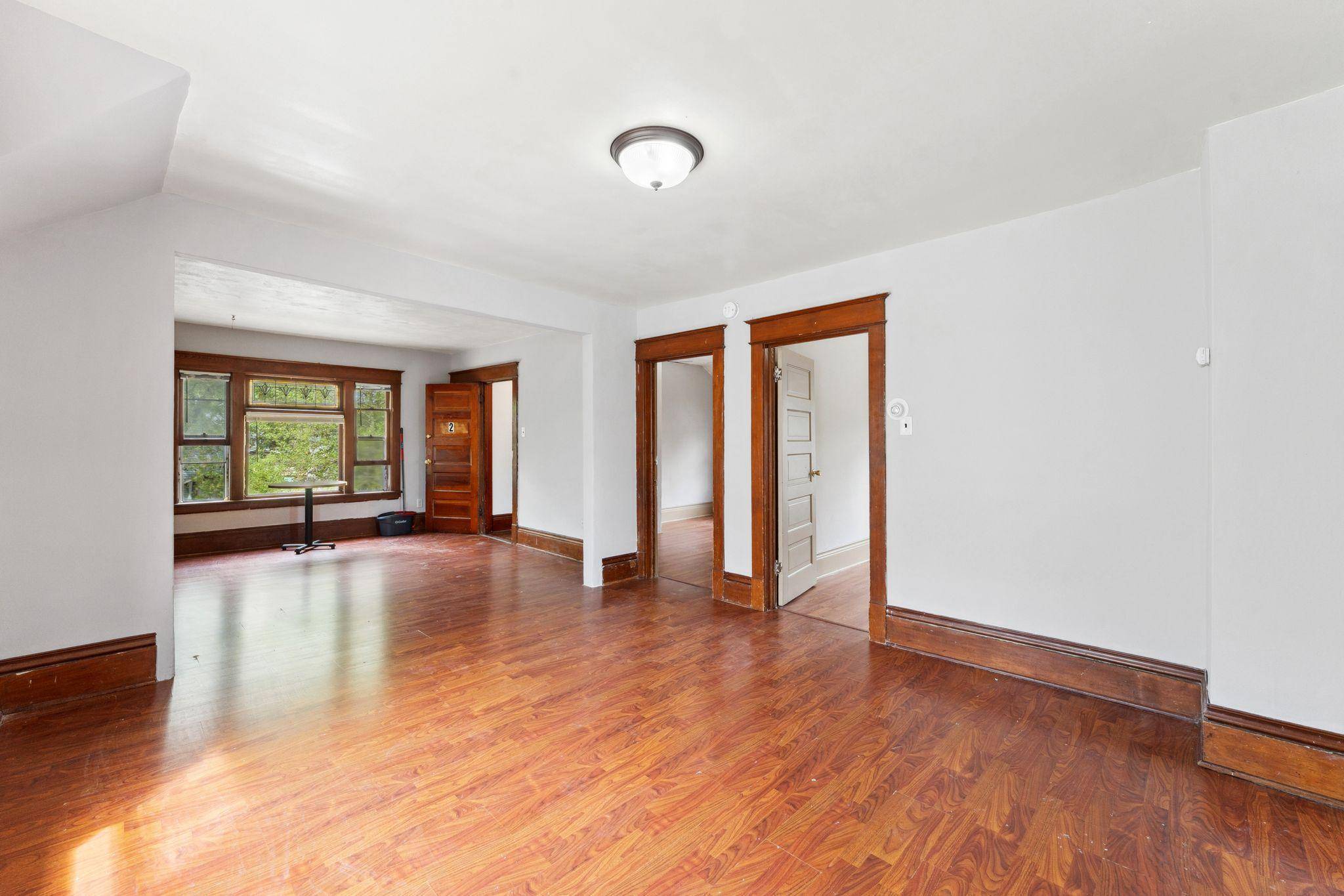 Saint Paul, MN 55106,906 5th ST E
