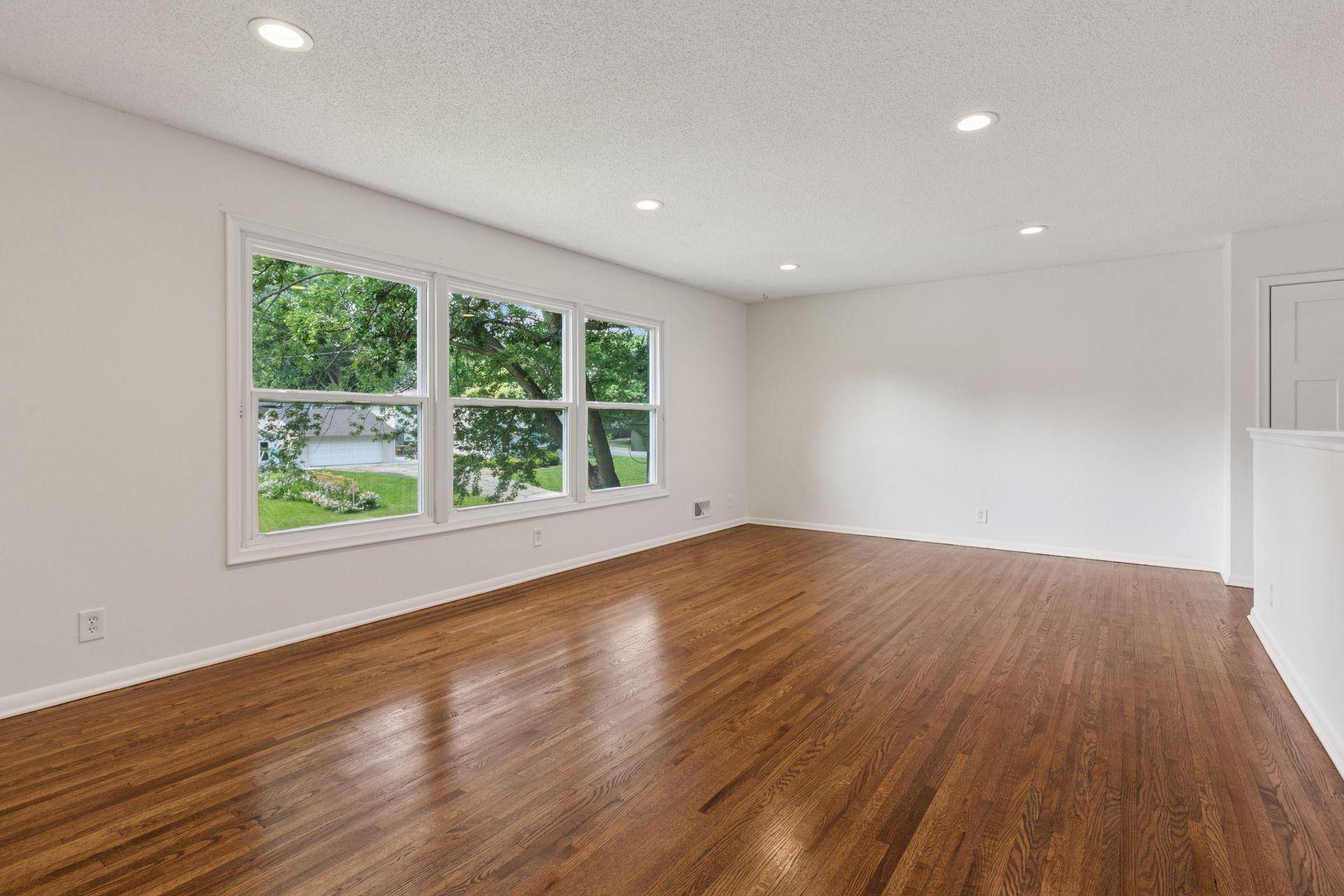 Eagan, MN 55122,2125 Sapphire LN