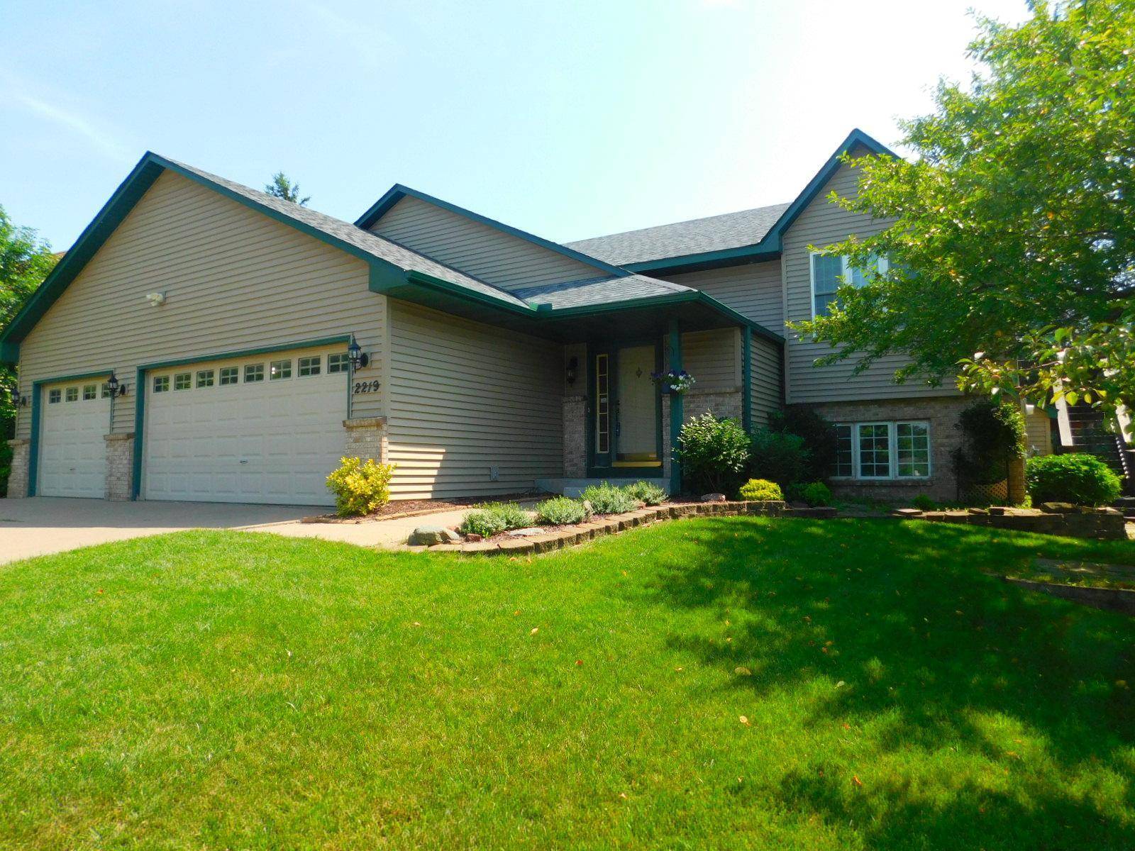 Oakdale, MN 55128,2219 Grafton AVE N