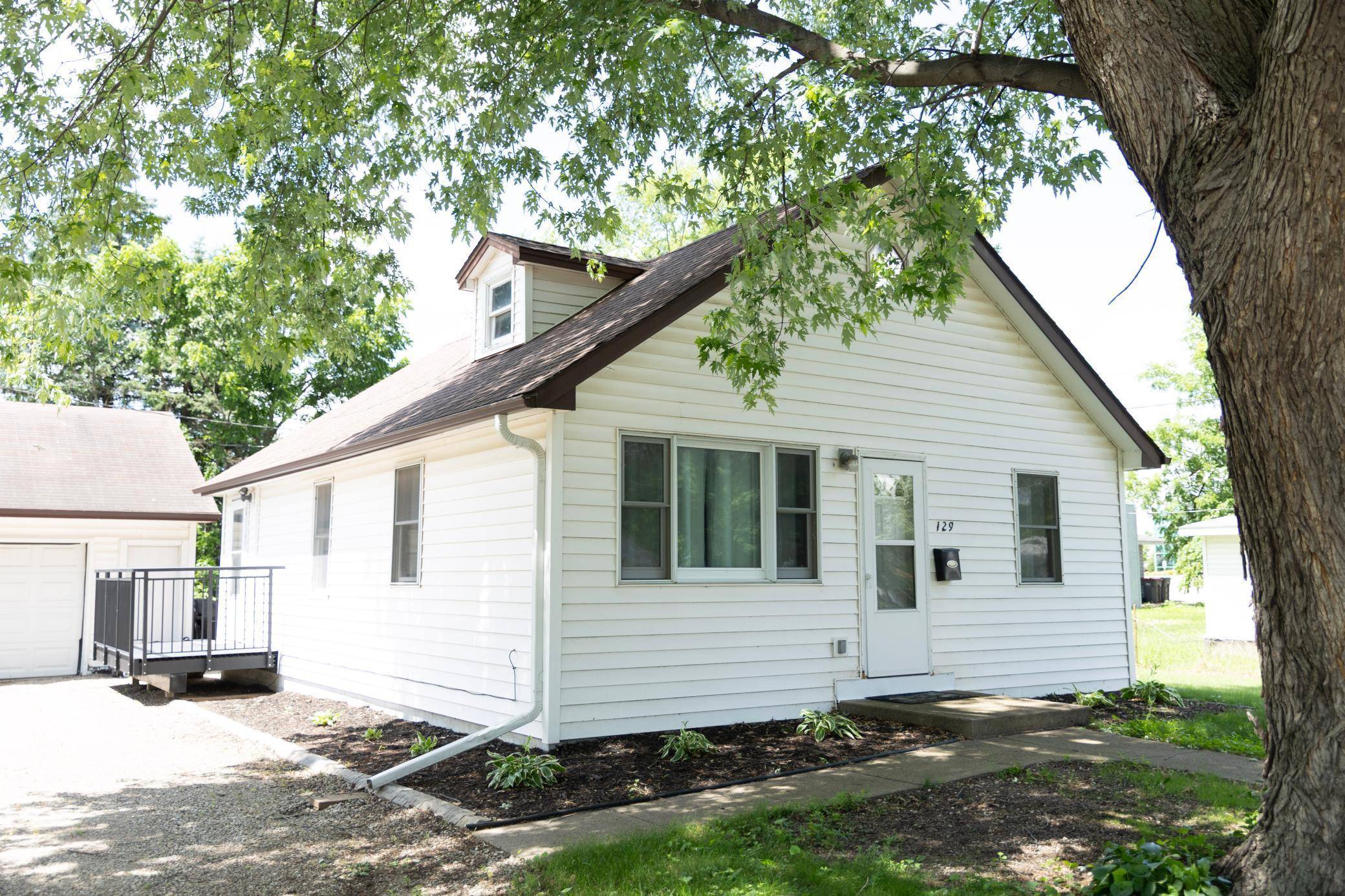 Cambridge, MN 55008,129 Cleveland ST S