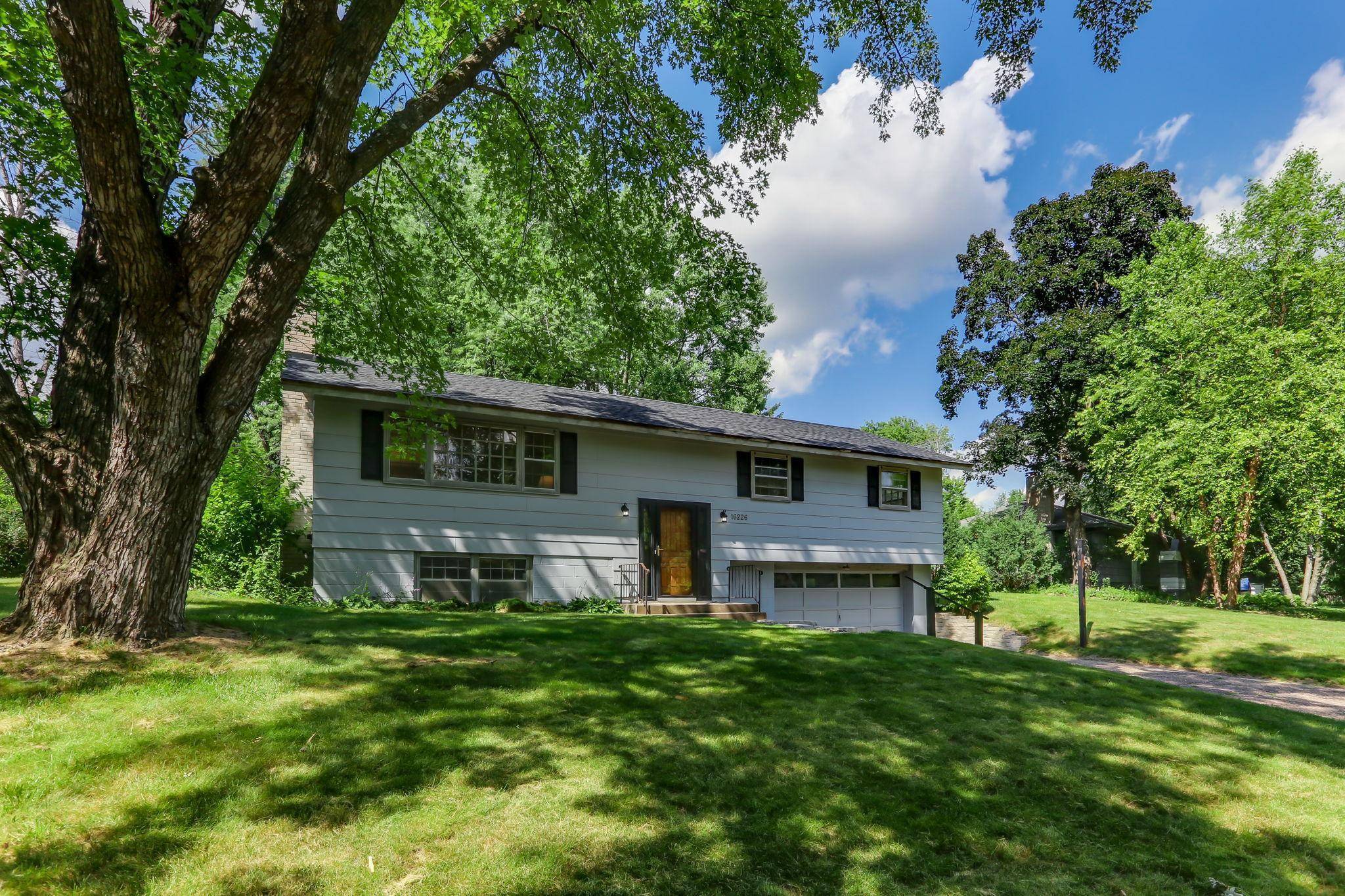 Minnetonka, MN 55345,16226 Woodland LN