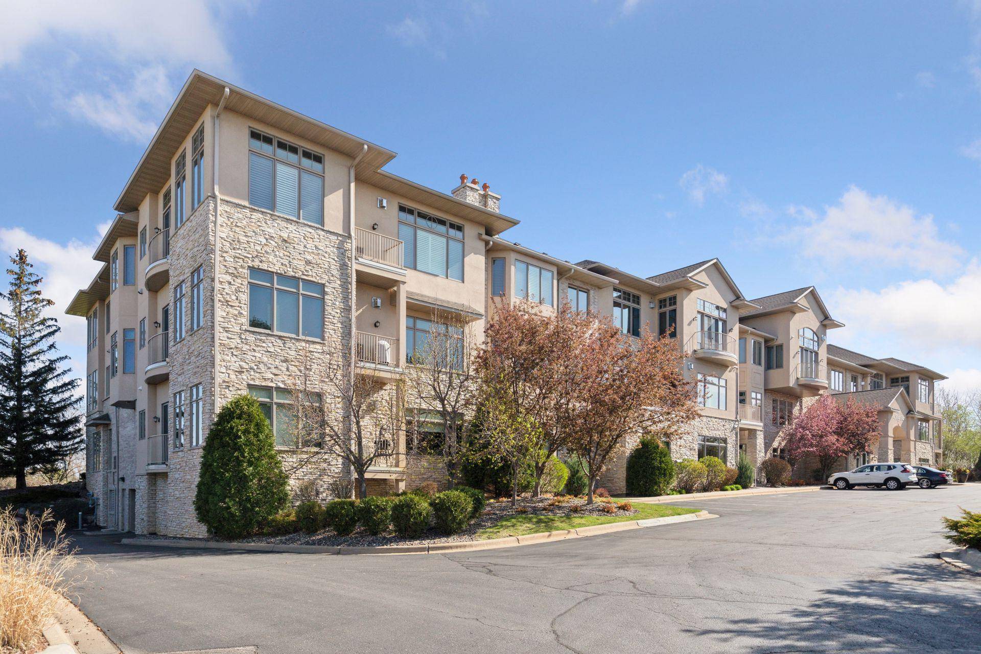 Hopkins, MN 55305,555 Oak Ridge PL #150