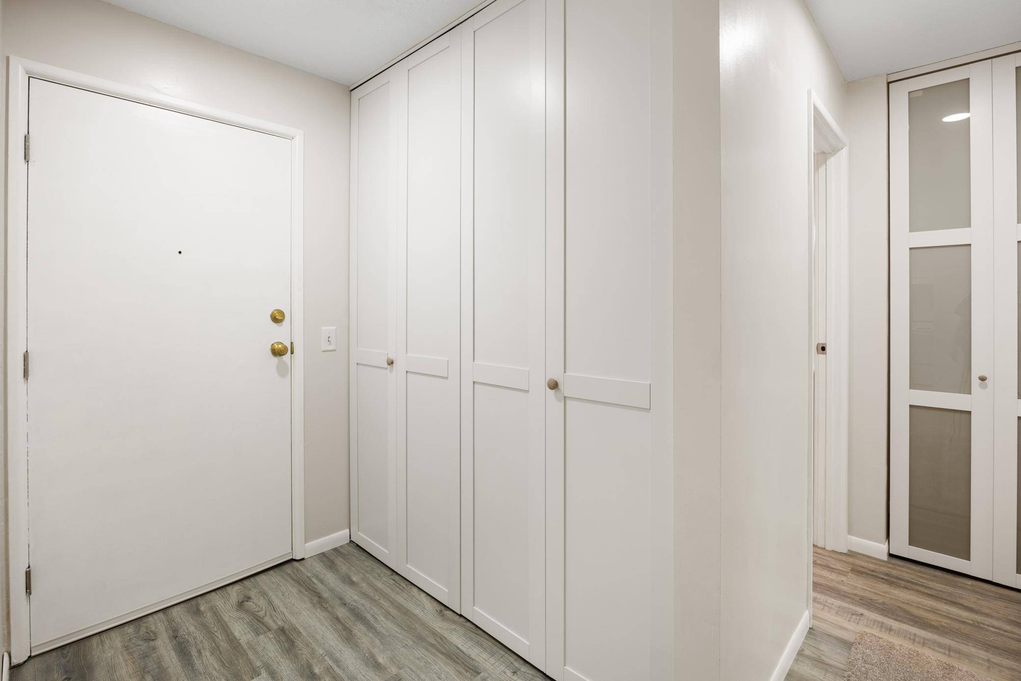 Minnetonka, MN 55305,10211 Cedar Lake RD #208