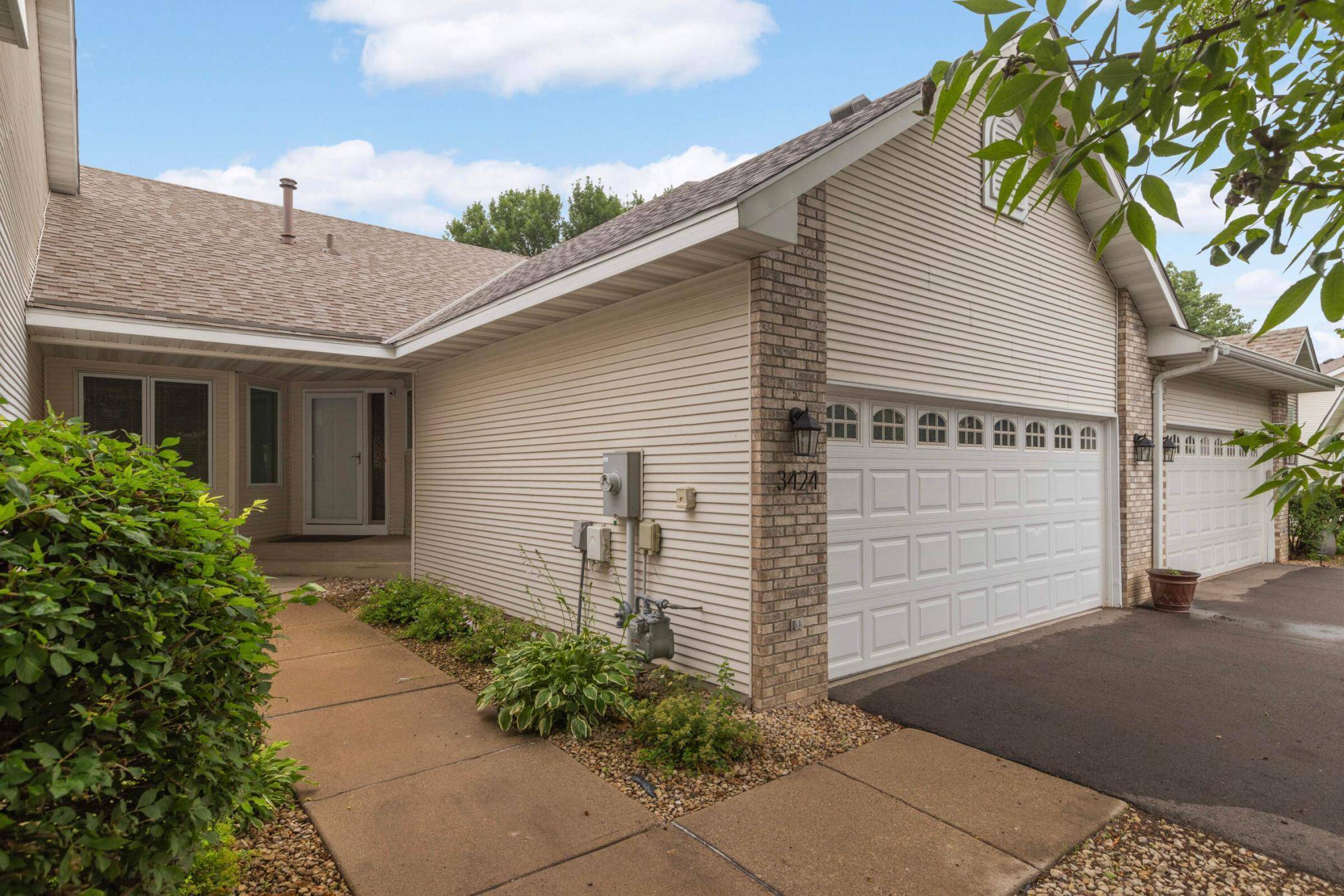 Eagan, MN 55123,3424 Eagan Oaks CT