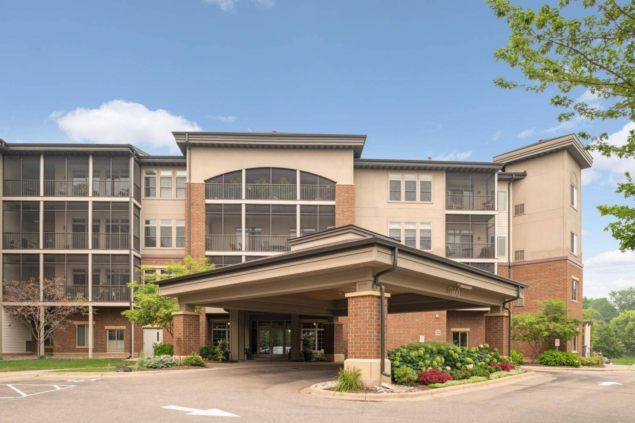 Edina, MN 55439,7100 Metro BLVD #416