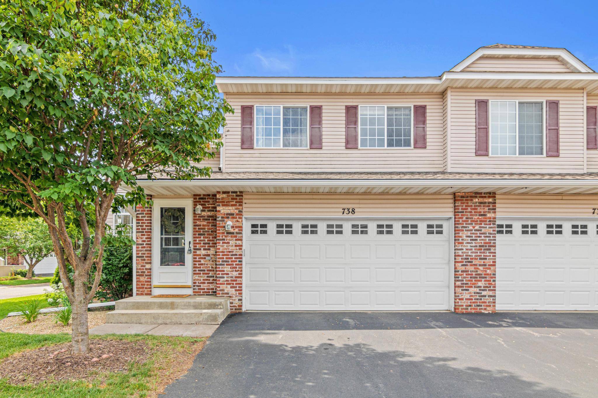 Hudson, WI 54016,738 Evergreen CIR