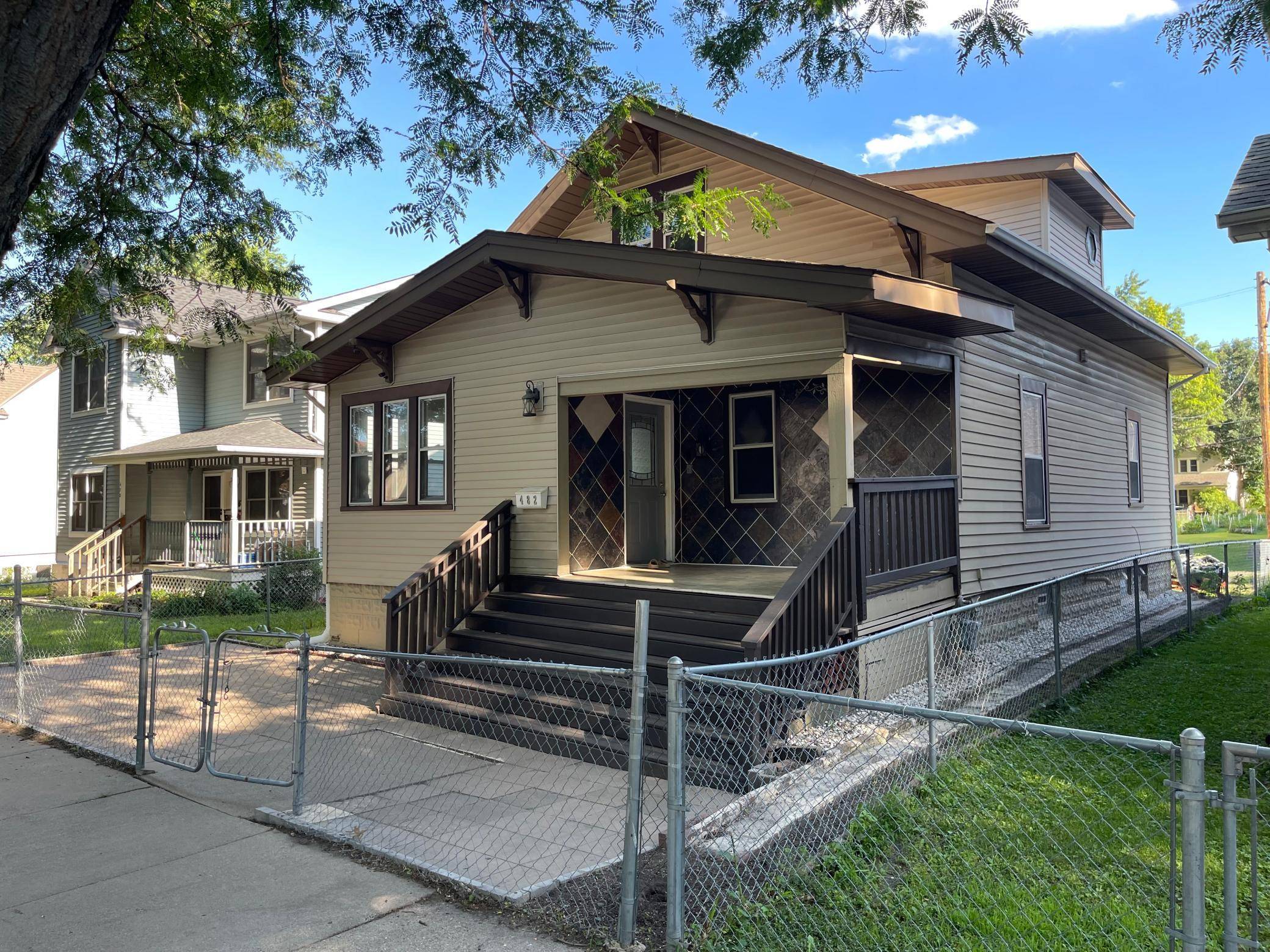 Saint Paul, MN 55103,482 Edmund AVE