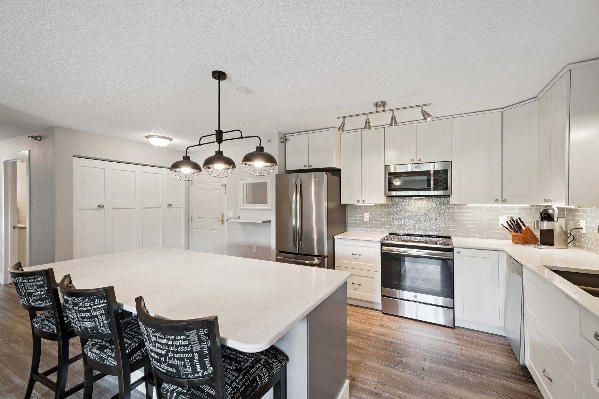 Chanhassen, MN 55317,1321 Lake DR W #216