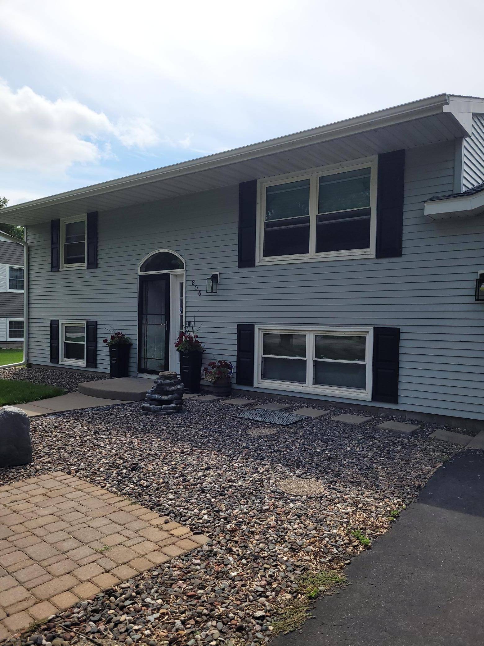 Saint Cloud, MN 56301,806 Cummings LN