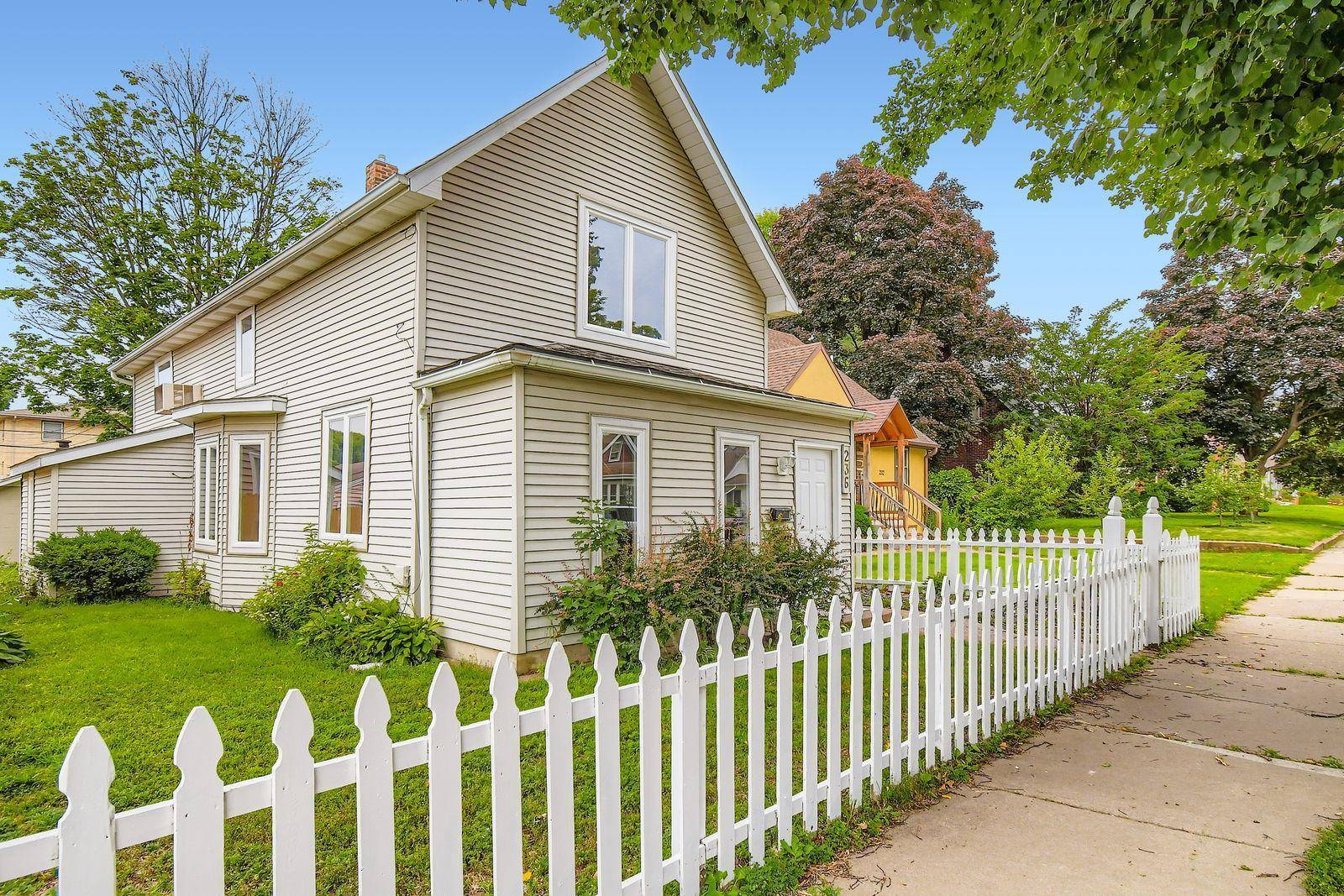 South Saint Paul, MN 55075,236 11th AVE S