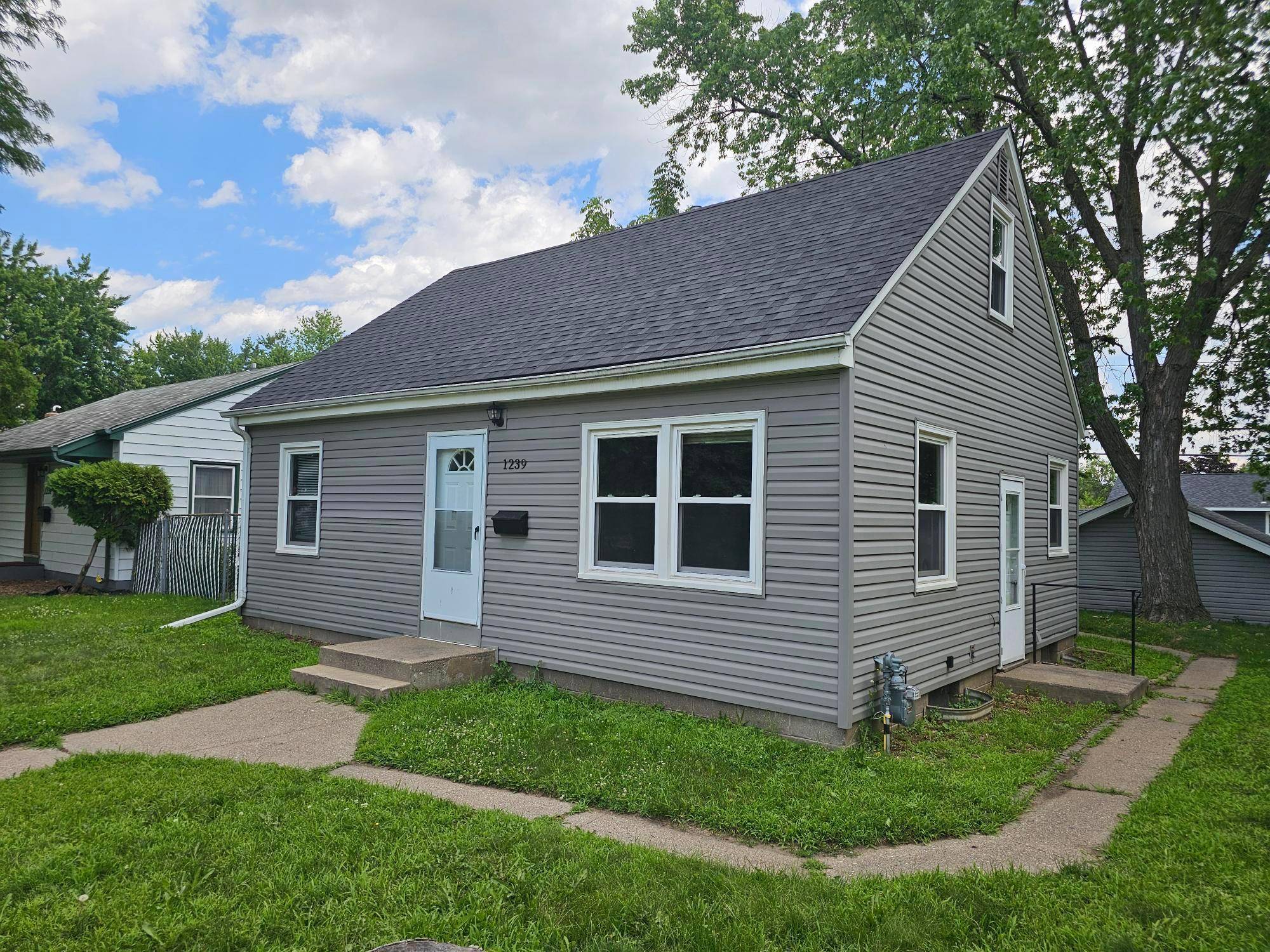 South Saint Paul, MN 55075,1239 7th AVE S
