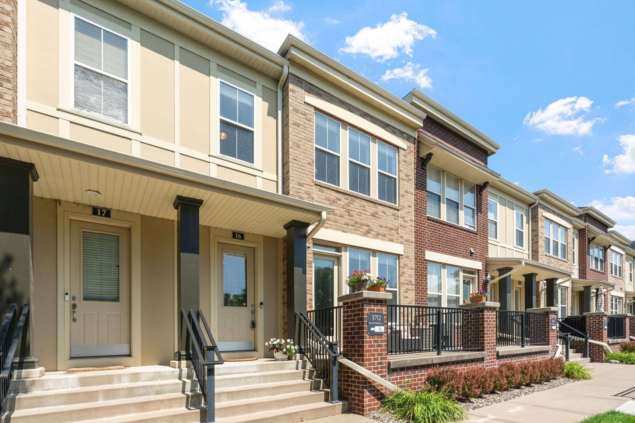 Saint Louis Park, MN 55416,3712 Wooddale AVE S #16