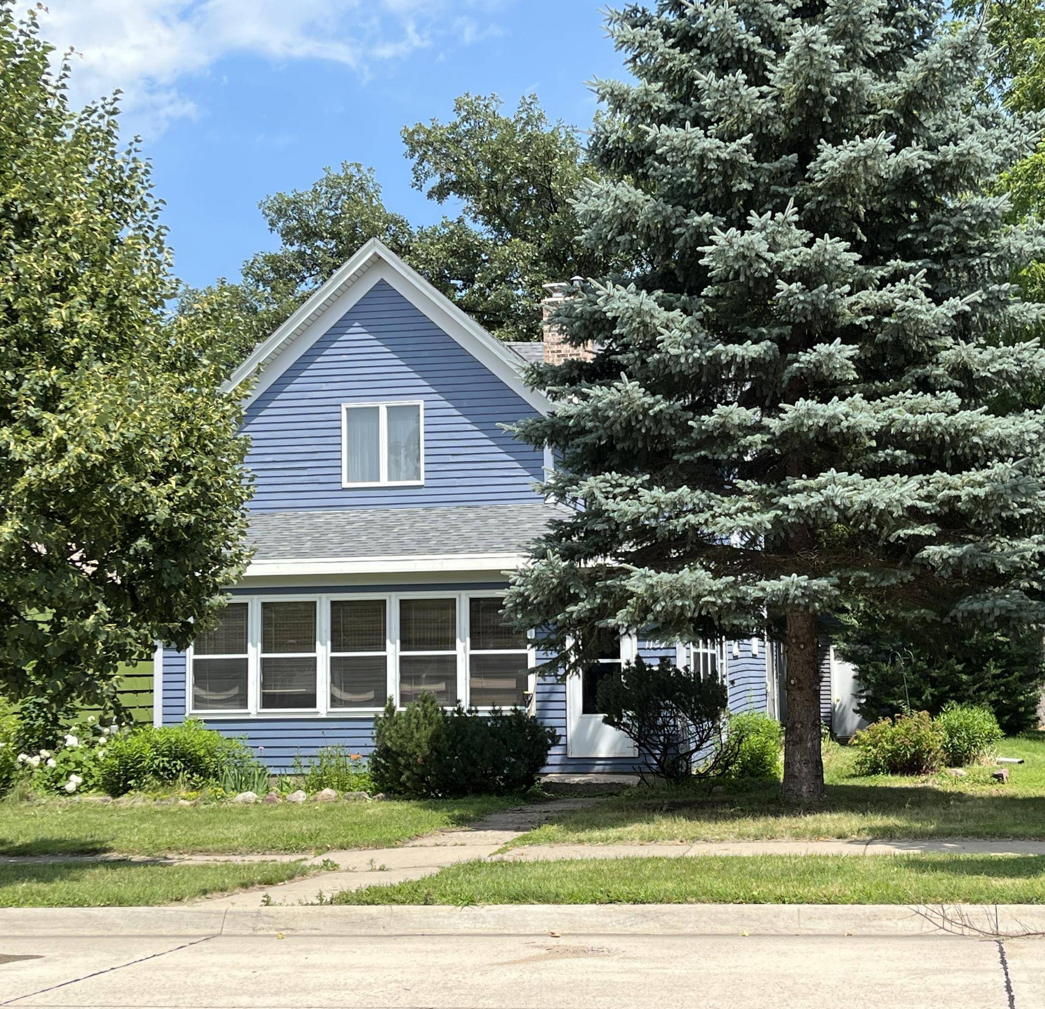 Windom, MN 56101,1157 6th AVE S