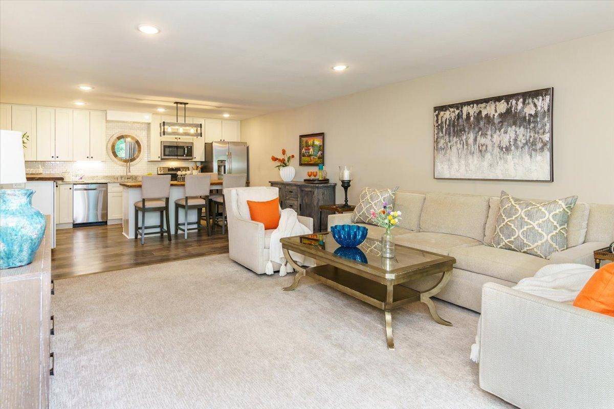 Minnetonka, MN 55305,10501 Cedar Lake RD #404