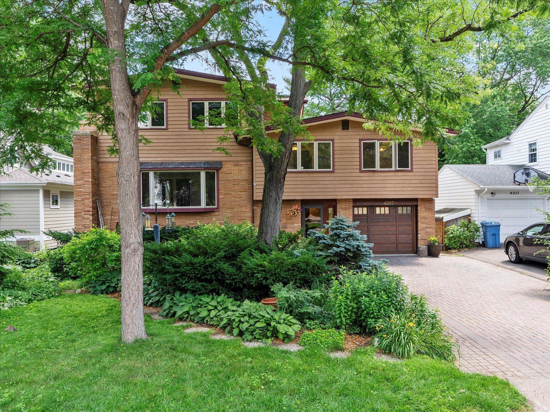 Minneapolis, MN 55410,4007 York AVE S