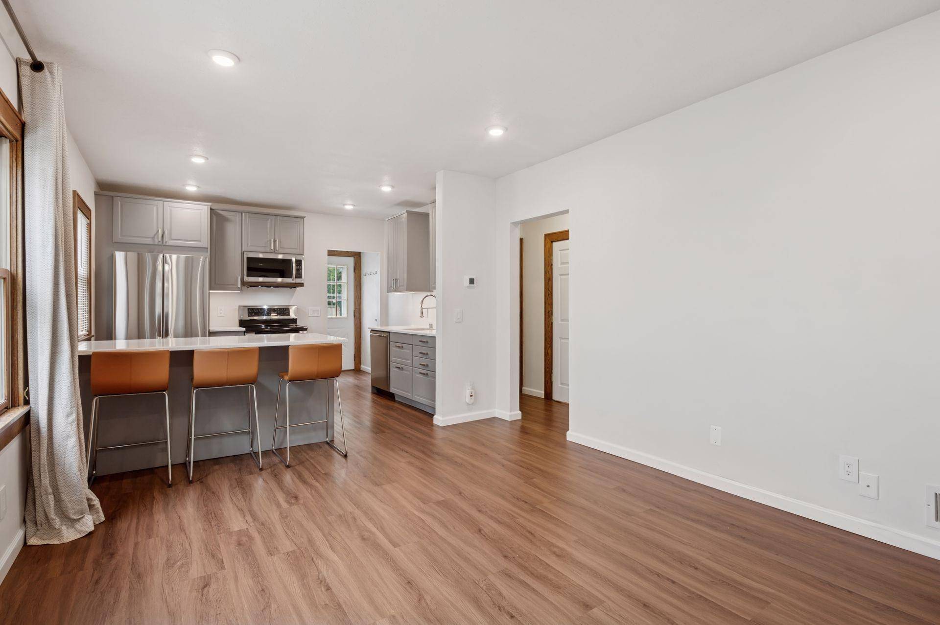Saint Paul, MN 55108,1436 Almond AVE