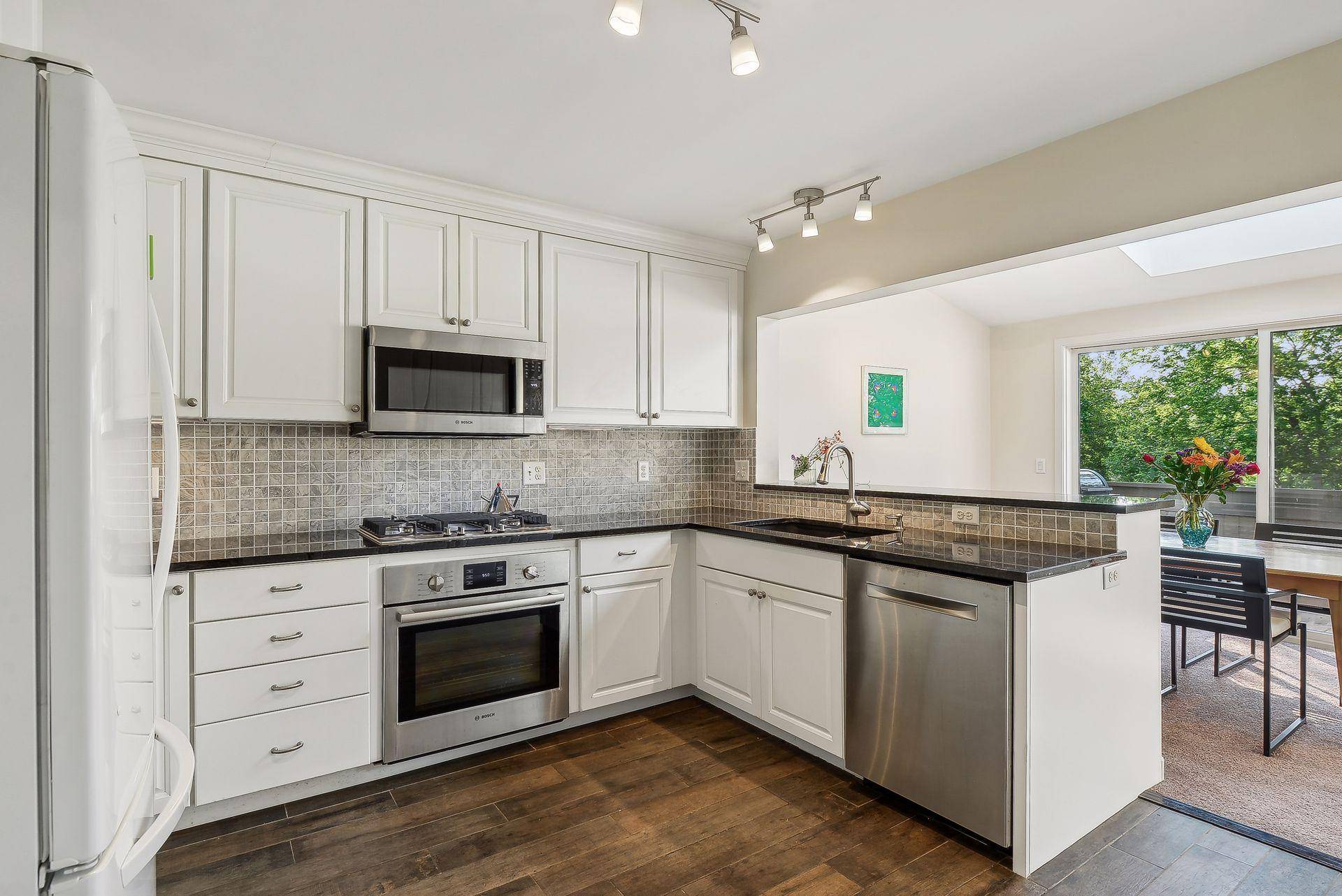 Minneapolis, MN 55405,1058 Cedar View DR