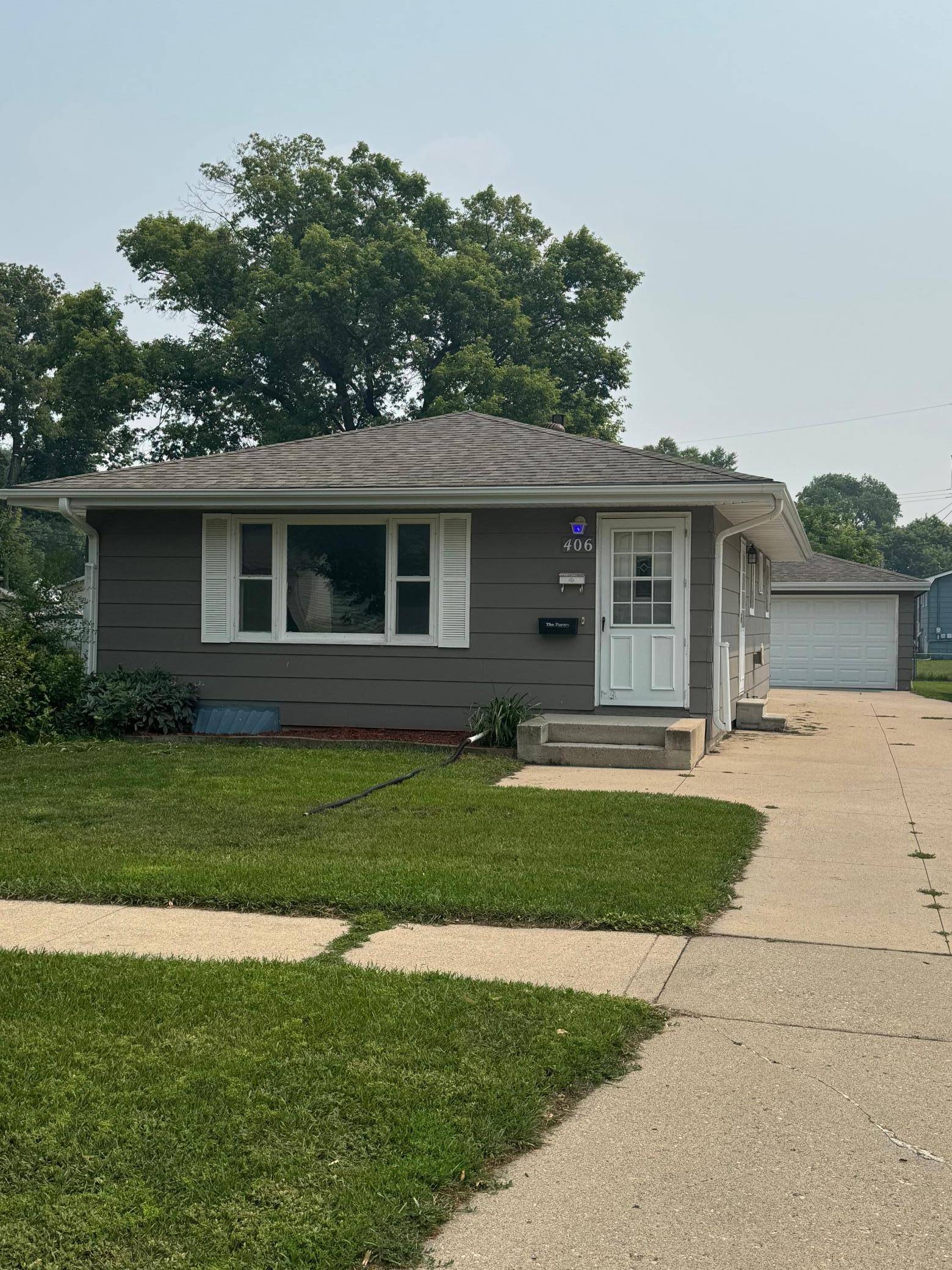 Fargo, ND 58103,406 22nd ST S