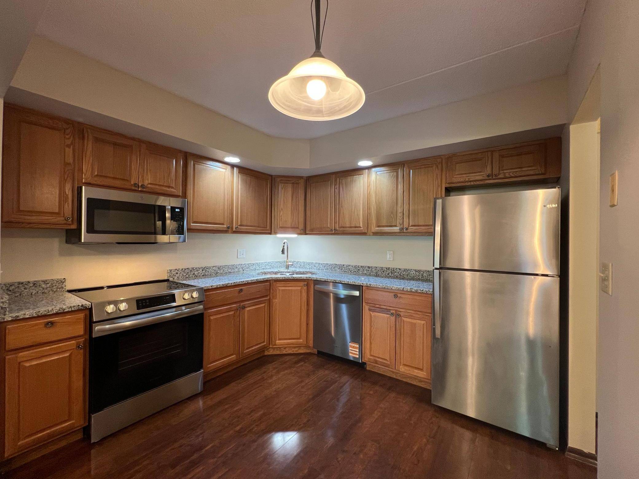 Maplewood, MN 55119,2485 Londin LN E #418