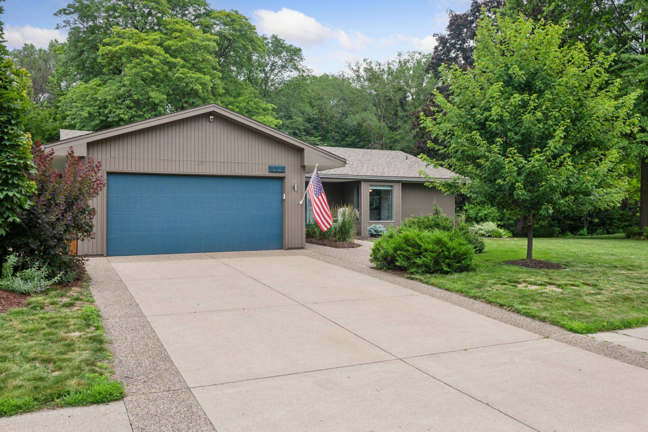 Bloomington, MN 55437,10525 Rich RD