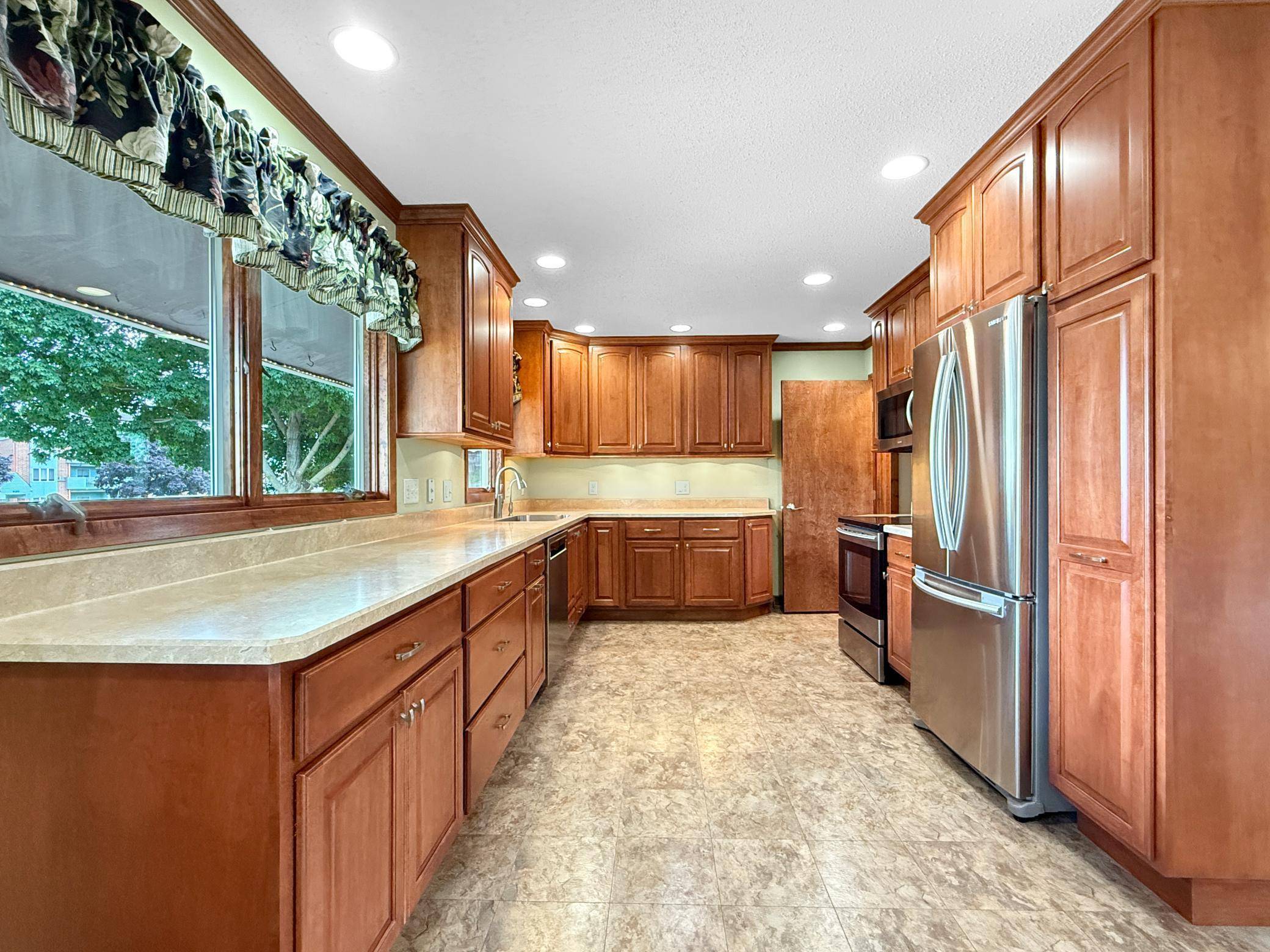 Fairmont, MN 56031,647 Summit DR