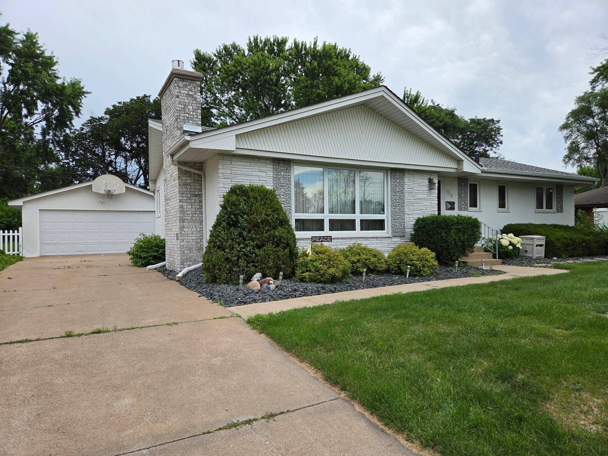 Brooklyn Center, MN 55429,3218 Thurber RD