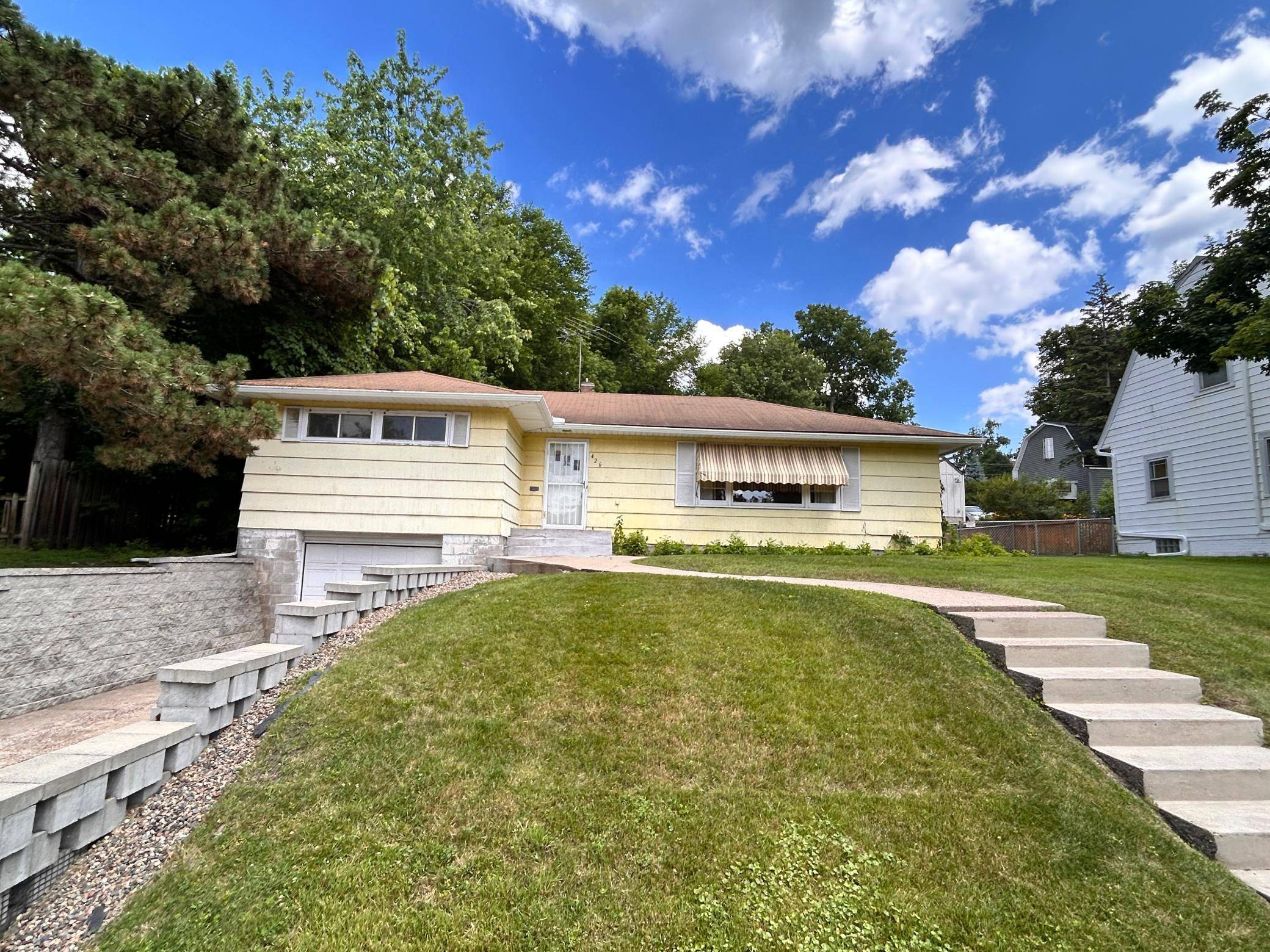 Saint Paul, MN 55105,426 Woodlawn AVE