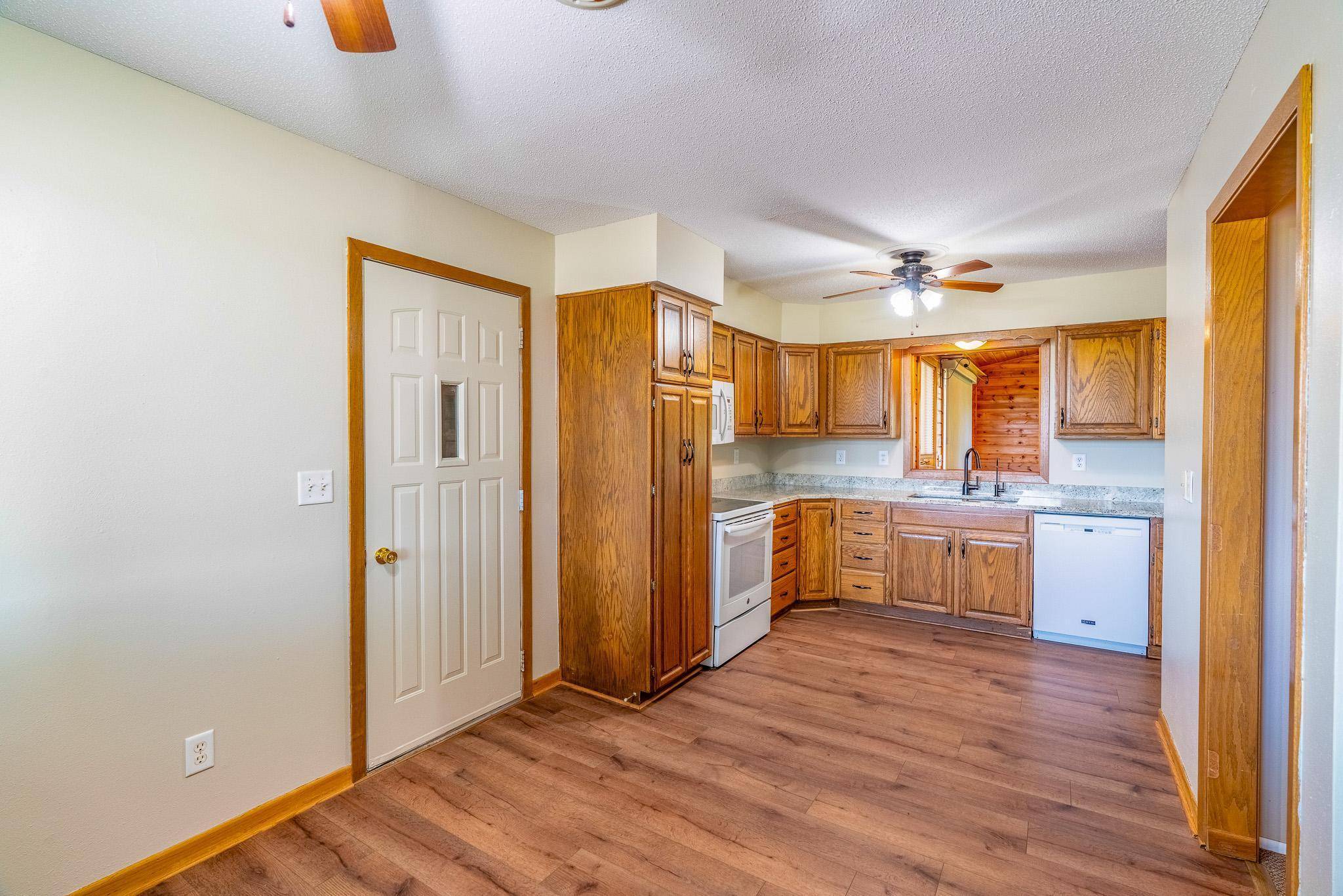 Minnesota Lake, MN 56068,307 Higbie AVE E