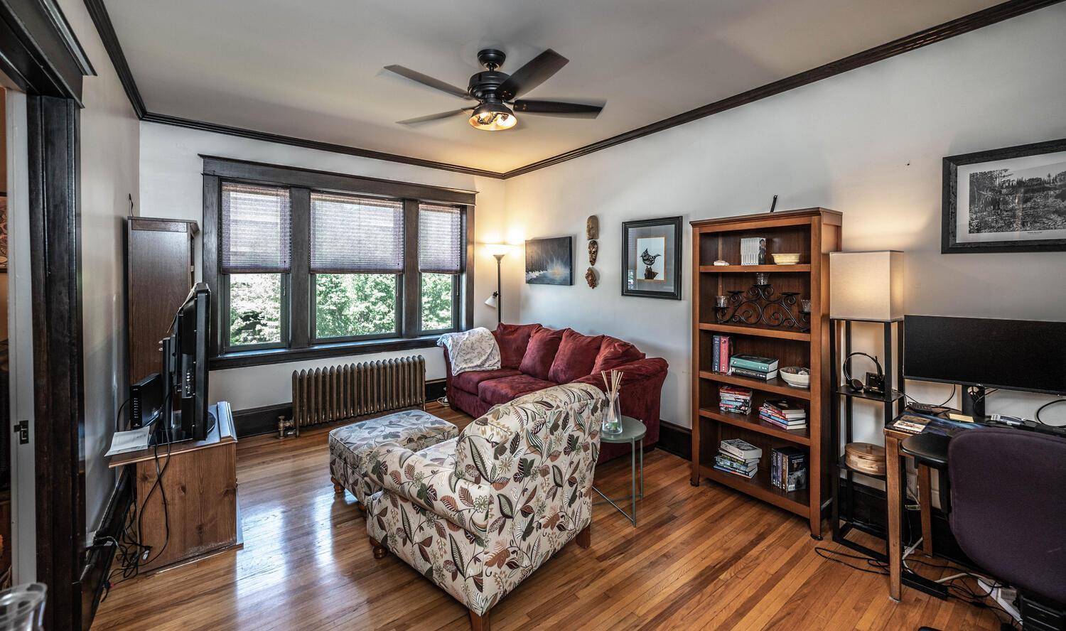 Saint Paul, MN 55102,244 Marshall AVE #4