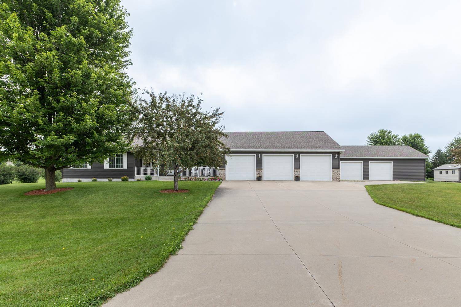 Kasson, MN 55944,1902 11th AVE NE
