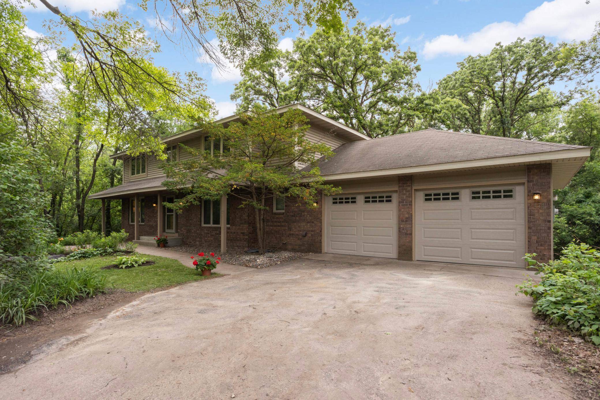 Eagan, MN 55123,878 Lakewood Hills RD