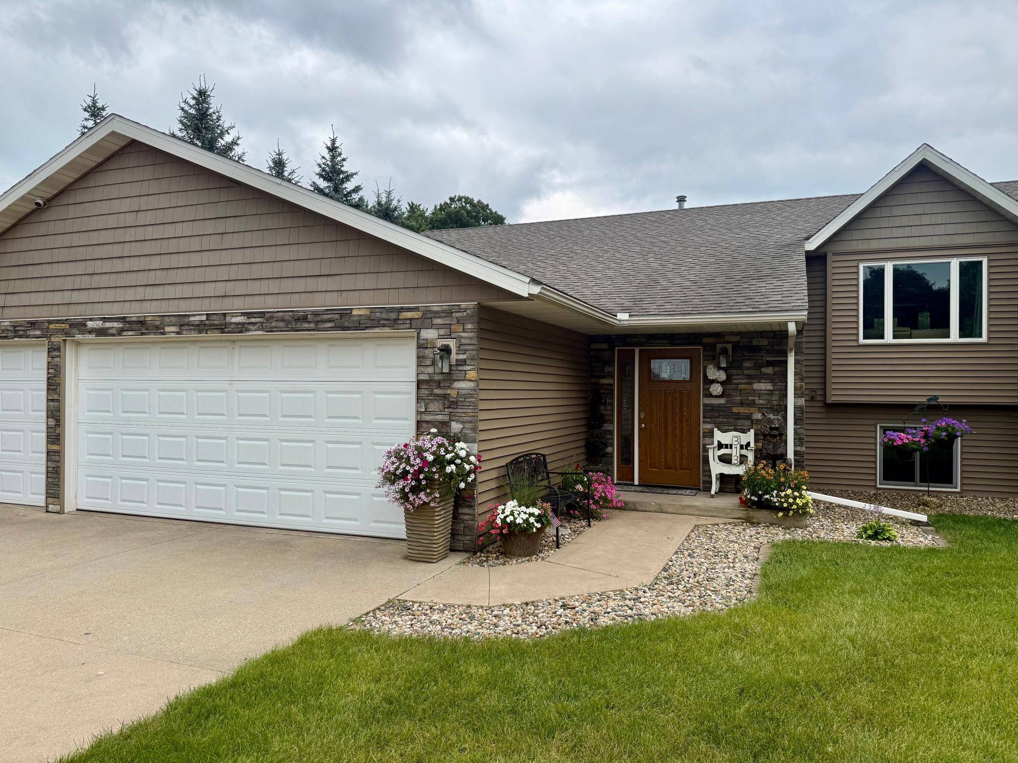Albert Lea, MN 56007,313 Bancroft DR