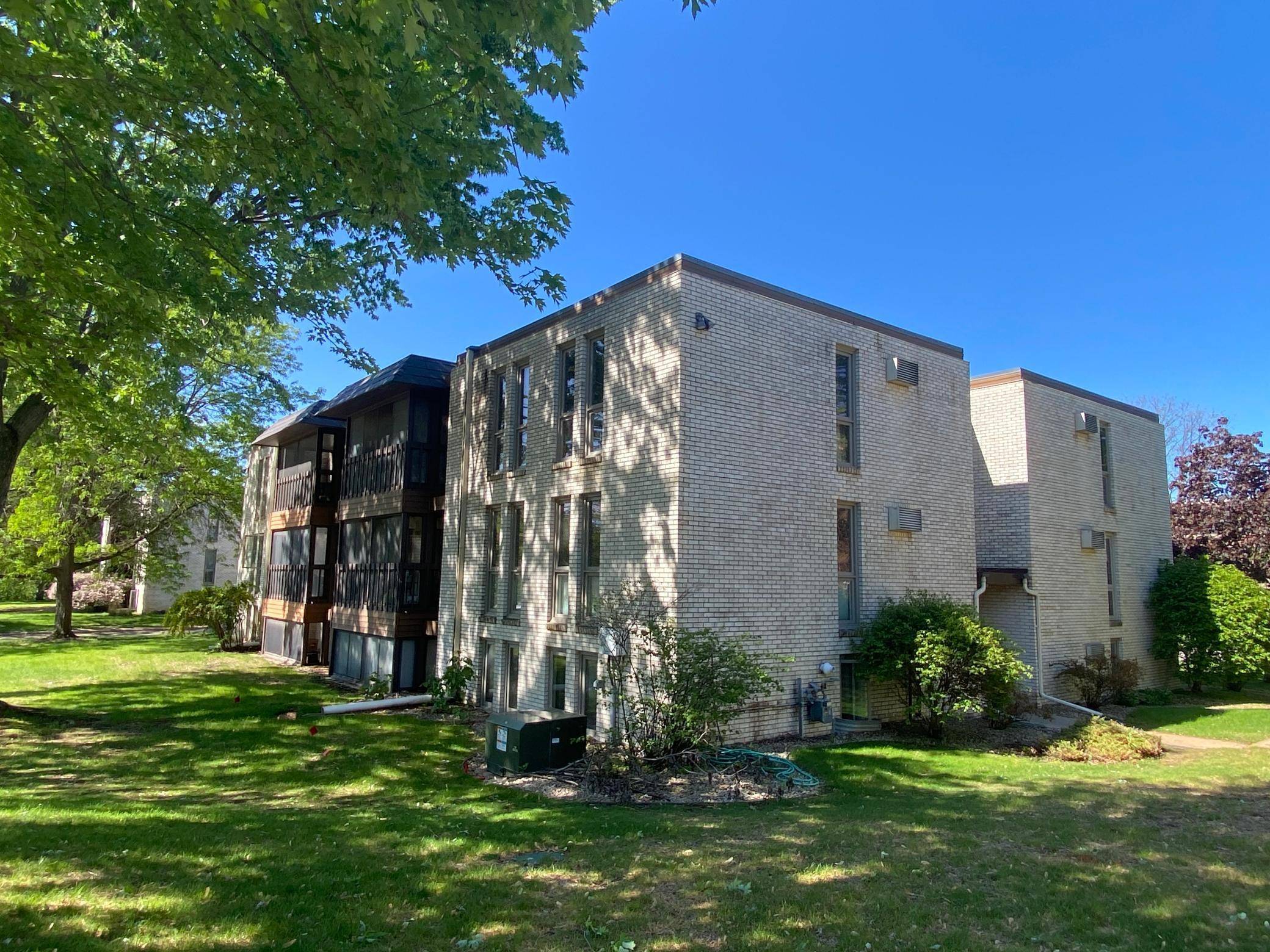 Edina, MN 55435,6309 York AVE S #204
