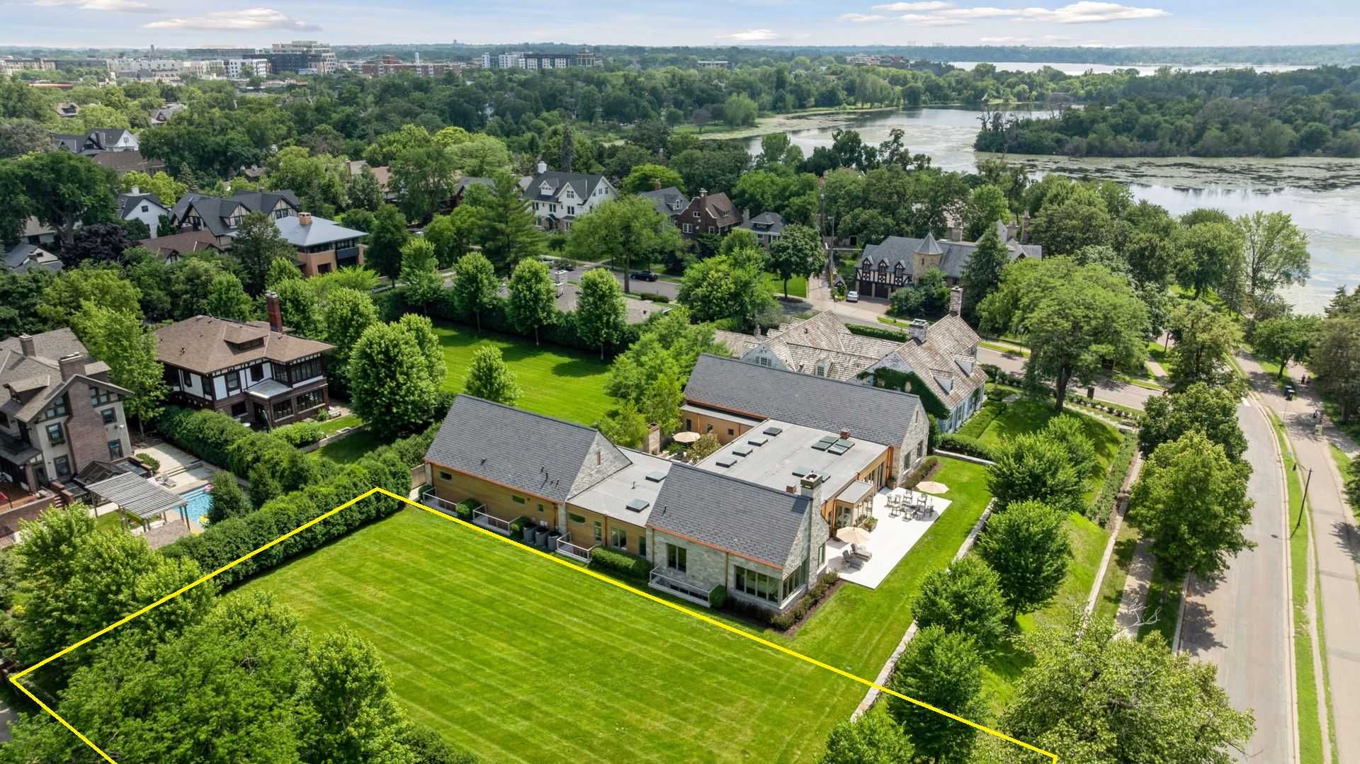 Minneapolis, MN 55405,2501 E Lake Of The Isles Pkwy