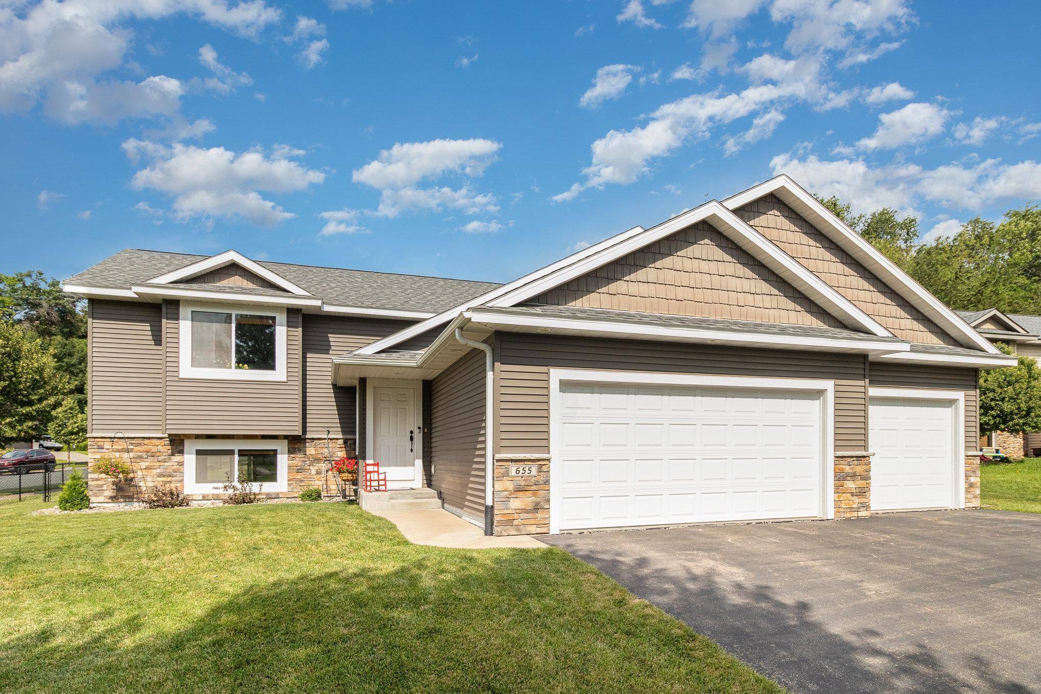 River Falls, WI 54022,655 Glenmeadow ST