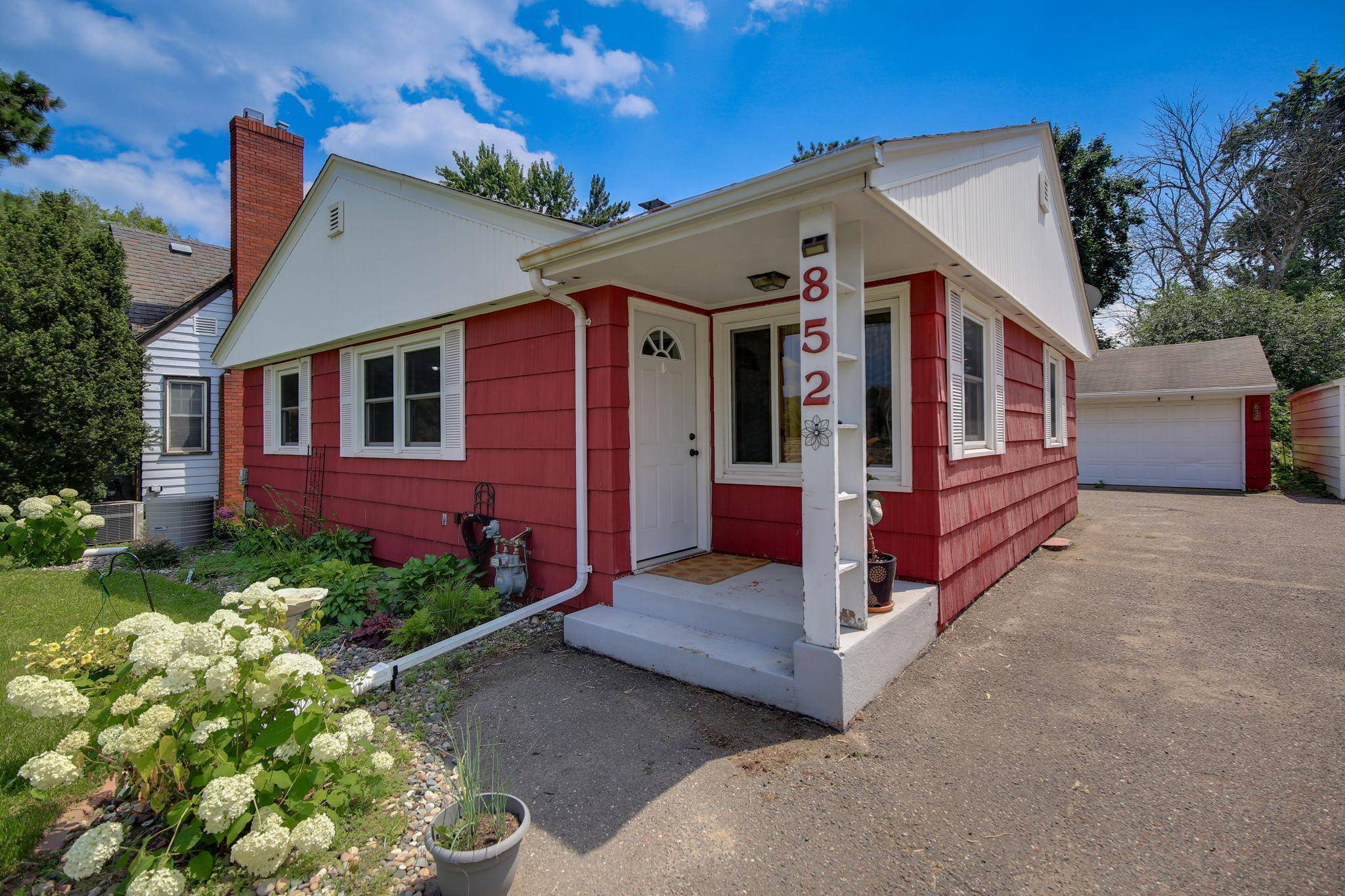 Saint Paul, MN 55113,852 Larpenteur AVE W