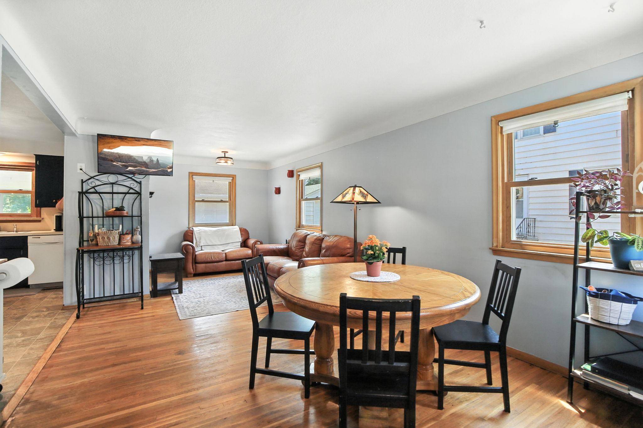 Saint Paul, MN 55113,852 Larpenteur AVE W
