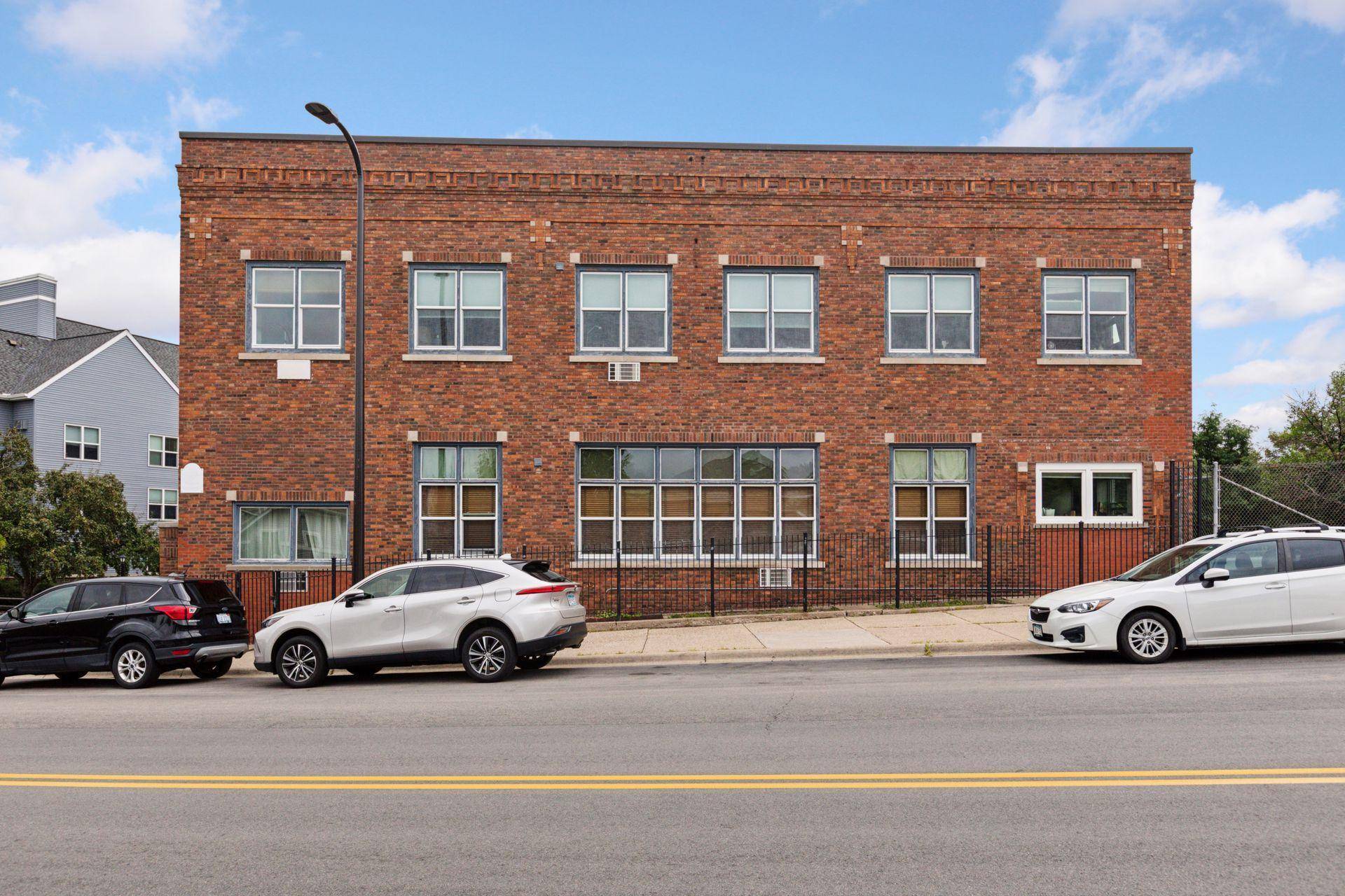 Minneapolis, MN 55413,215 7th ST NE #303