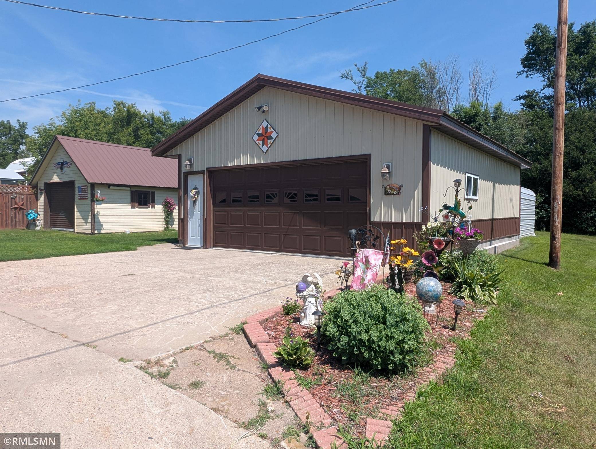 Eagle Bend, MN 56446,221 3rd AVE NE
