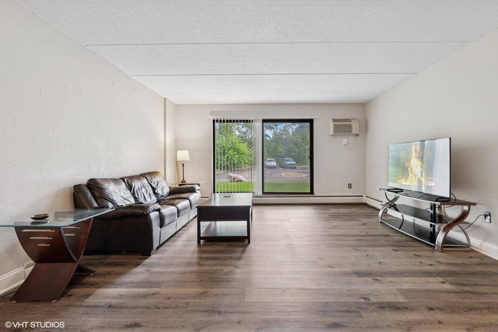 Minnetonka, MN 55305,10401 Cedar Lake RD #209