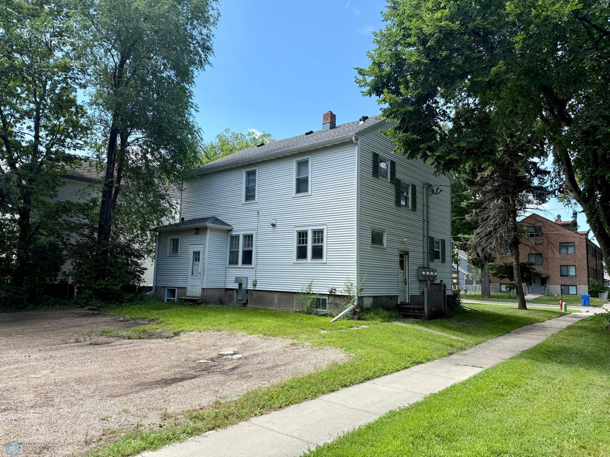 Fargo, ND 58102,1261 10th ST N